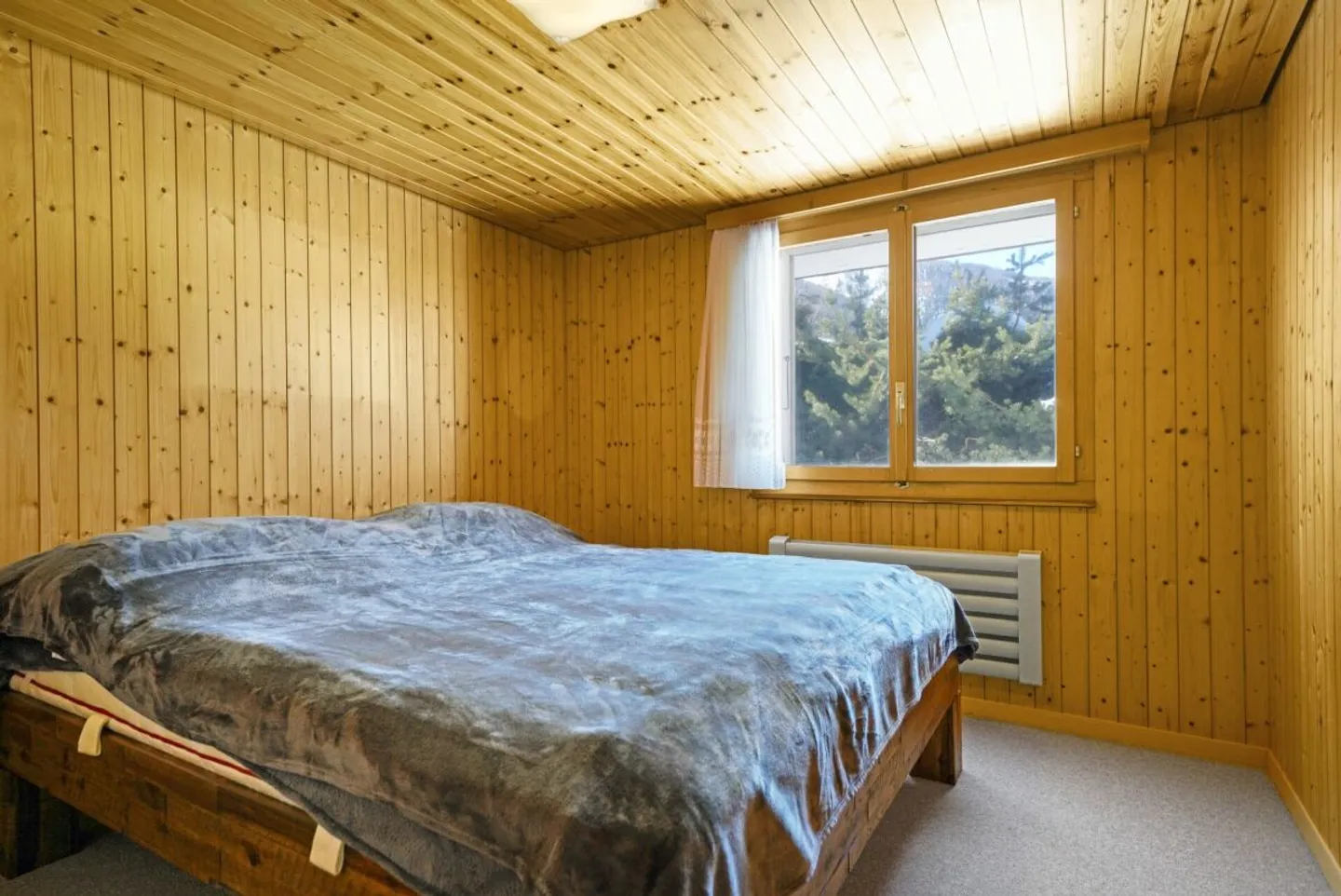 Affordable well-kept 4.5-room chalet directly on the ski slope - Photo 8 of 13