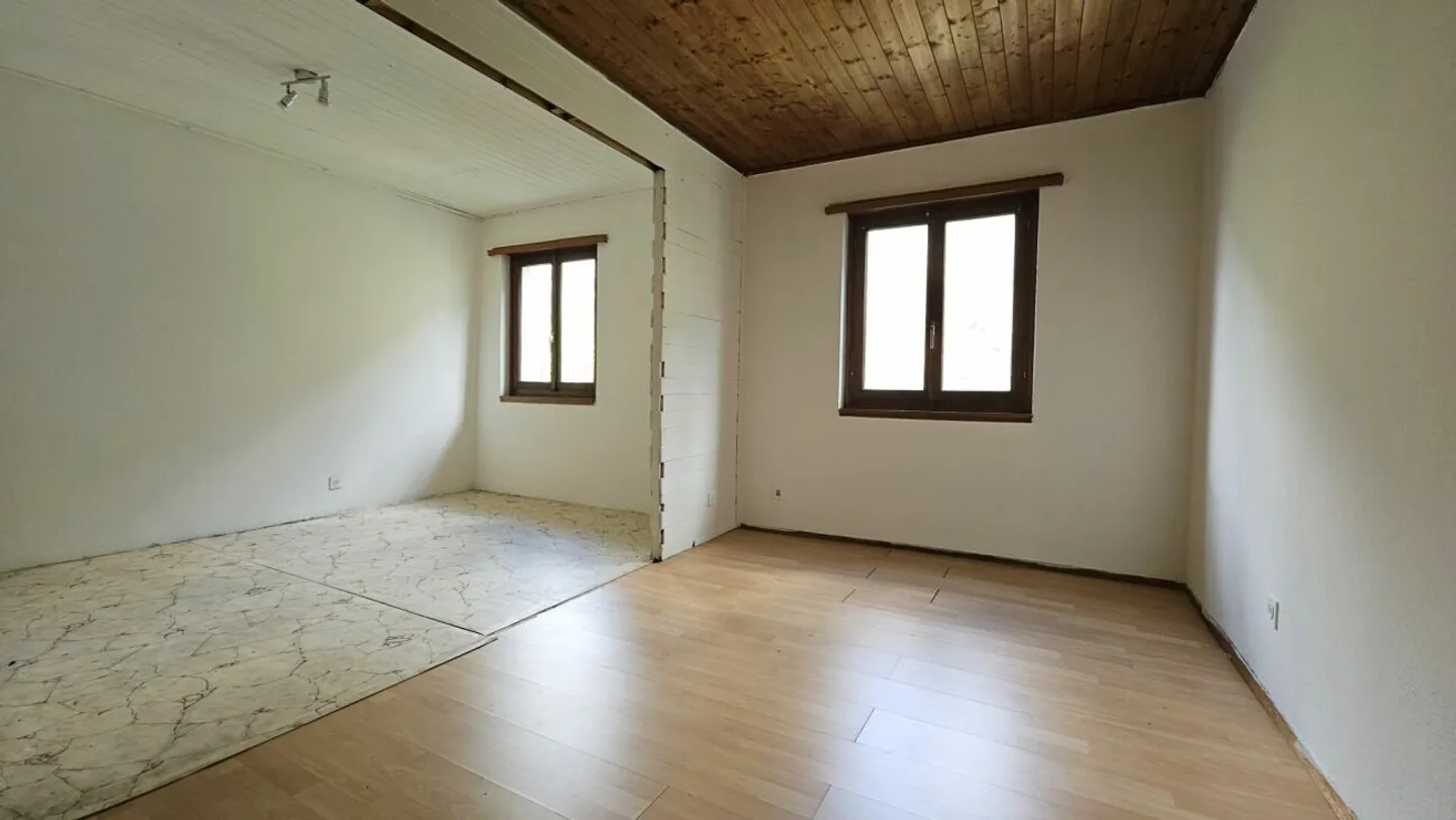 INTERESTING SINGLE-FAMILY HOUSE IN GRONO-LEGGIA - Photo 9 of 13