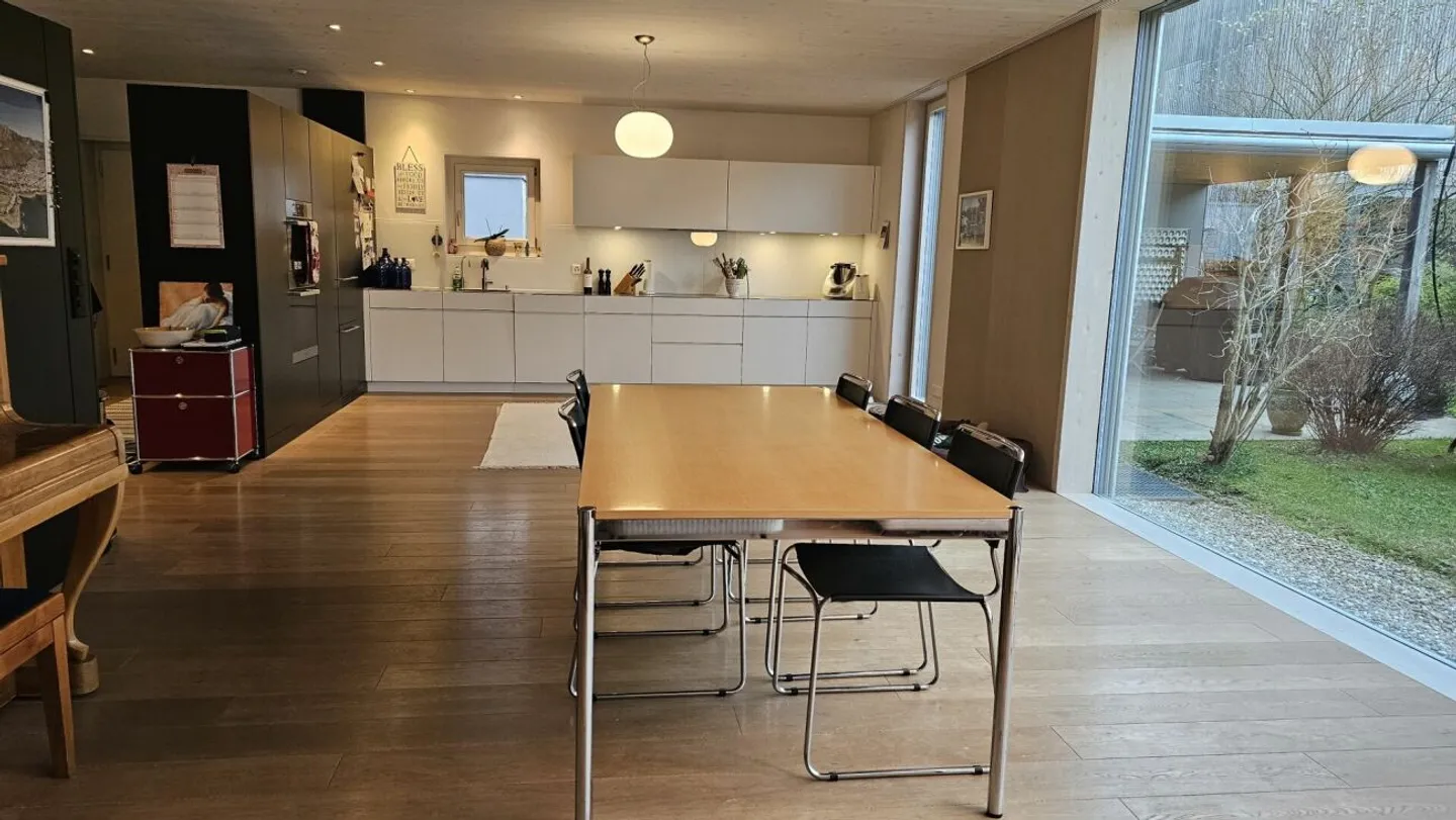 Familial et dans un endroit calme à côté d'Aarau Grande maison individuelle (double) dans le calme d'Aarauerfeld à Suhr - Photo 2 sur 13