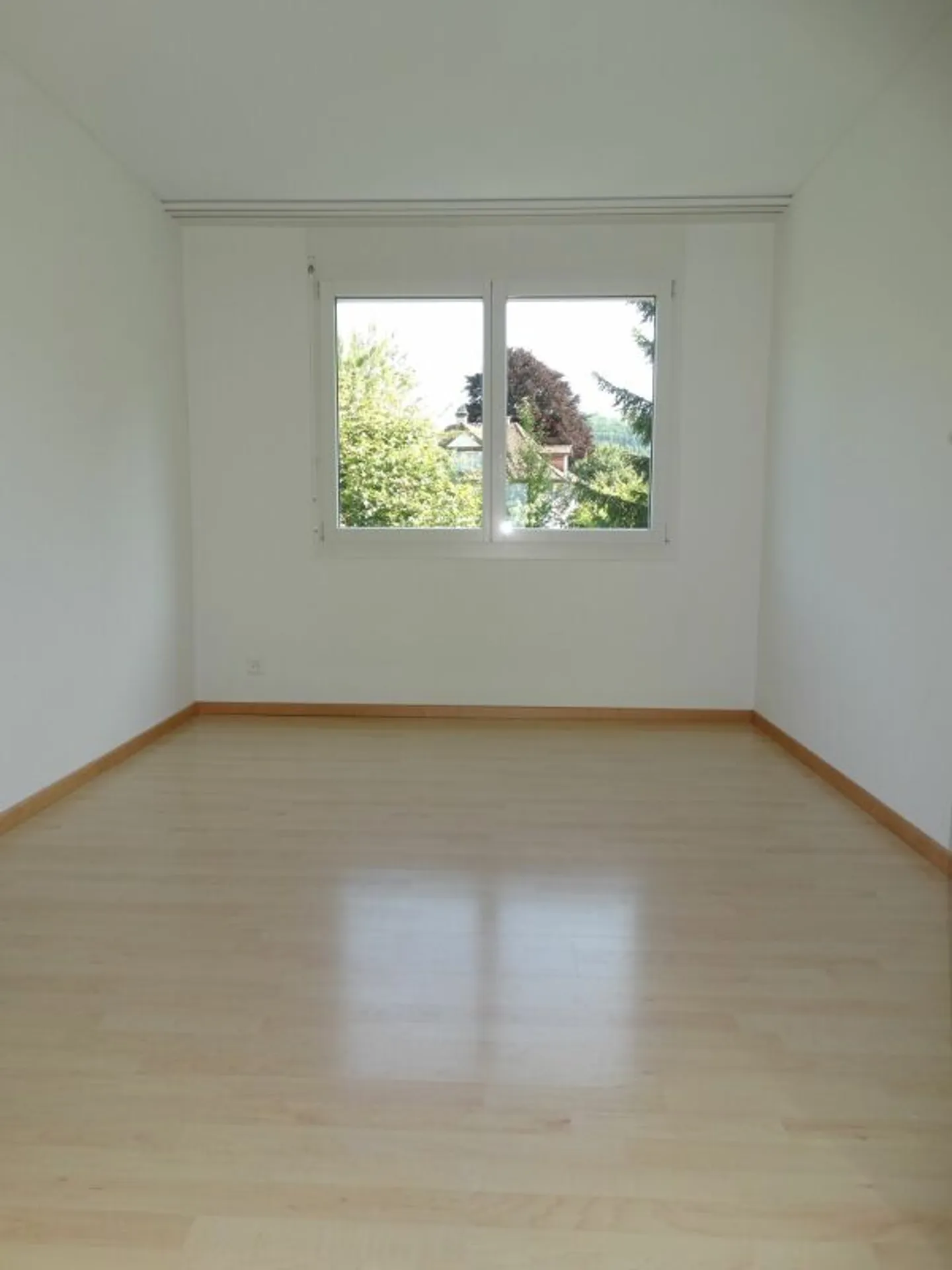 Vivere in uno standard di proprietà con questo spazioso appartamento di 4,5 stanze - Foto 4 di 11