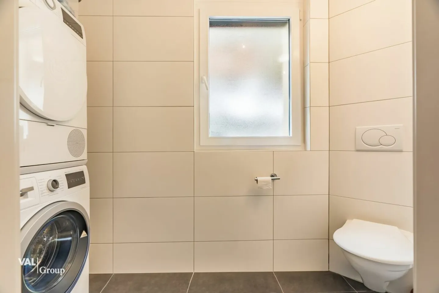 Spacious house with two units and building plot - Photo 8 of 13