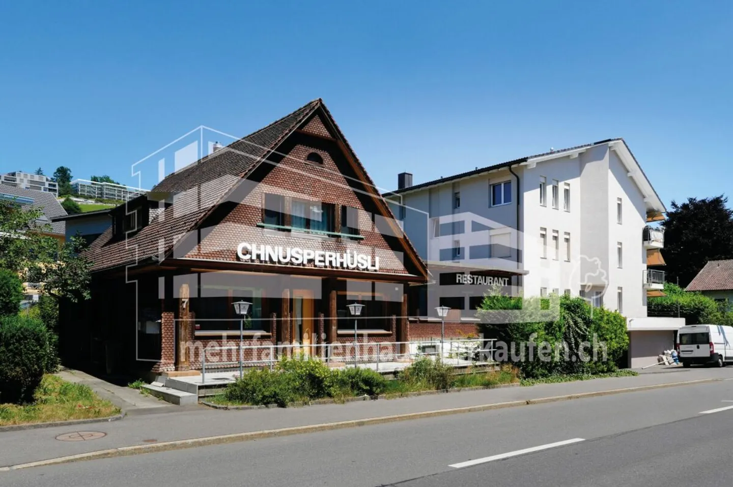 Mehrfamilienhaus mit Nebengebäude - Foto 2 von 13