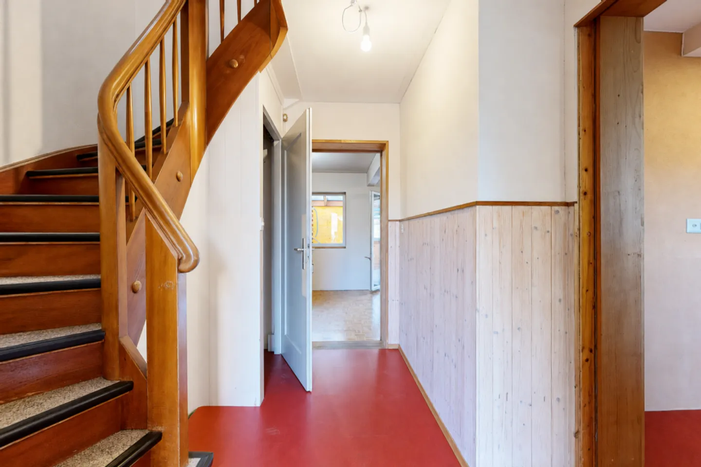 Single-family house with many amenities - Photo 3 of 13