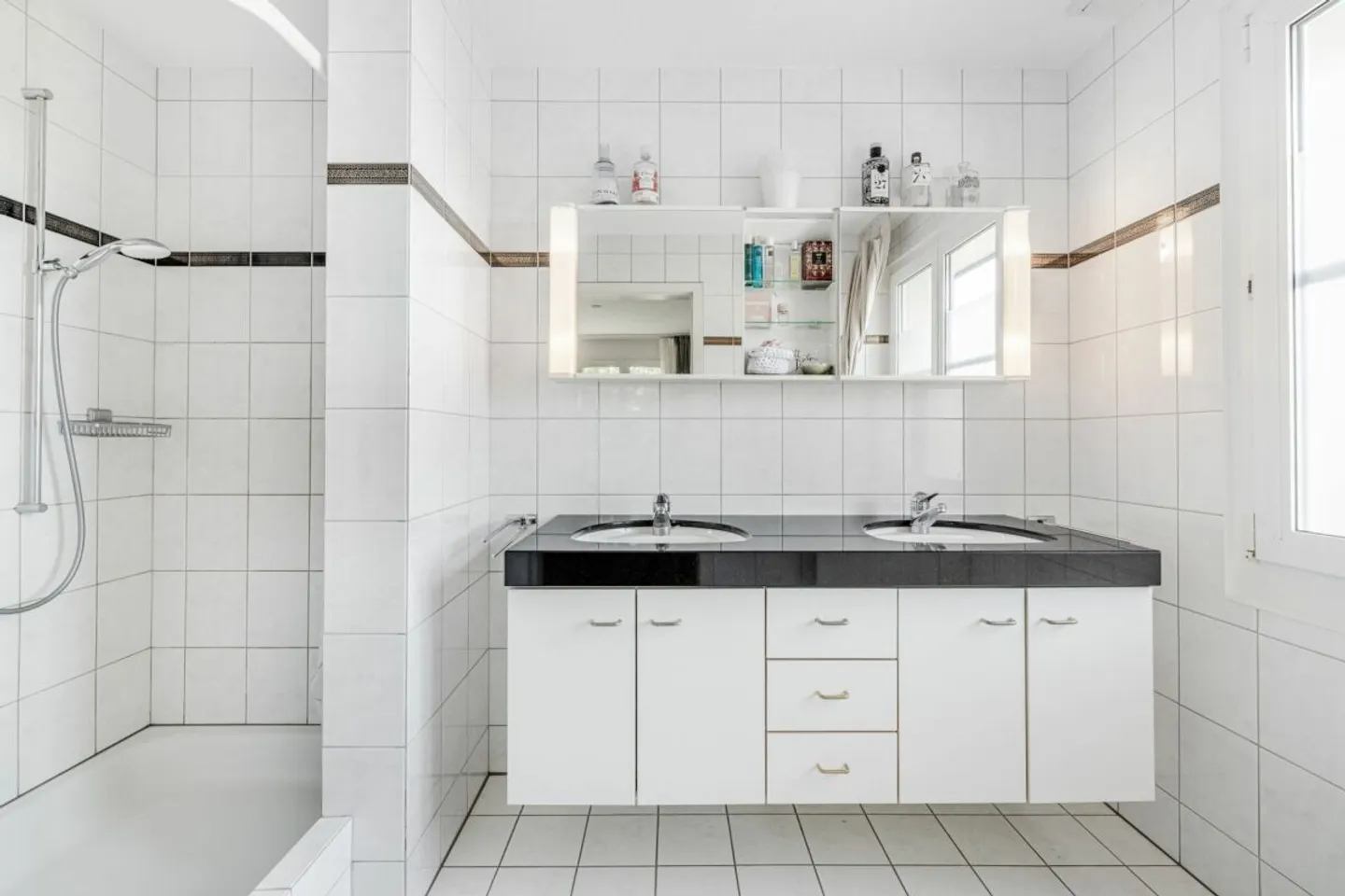 Appartement en duplex de 6,5 pièces avec des pièces lumineuses et un balcon ensoleillé - Photo 9 sur 13