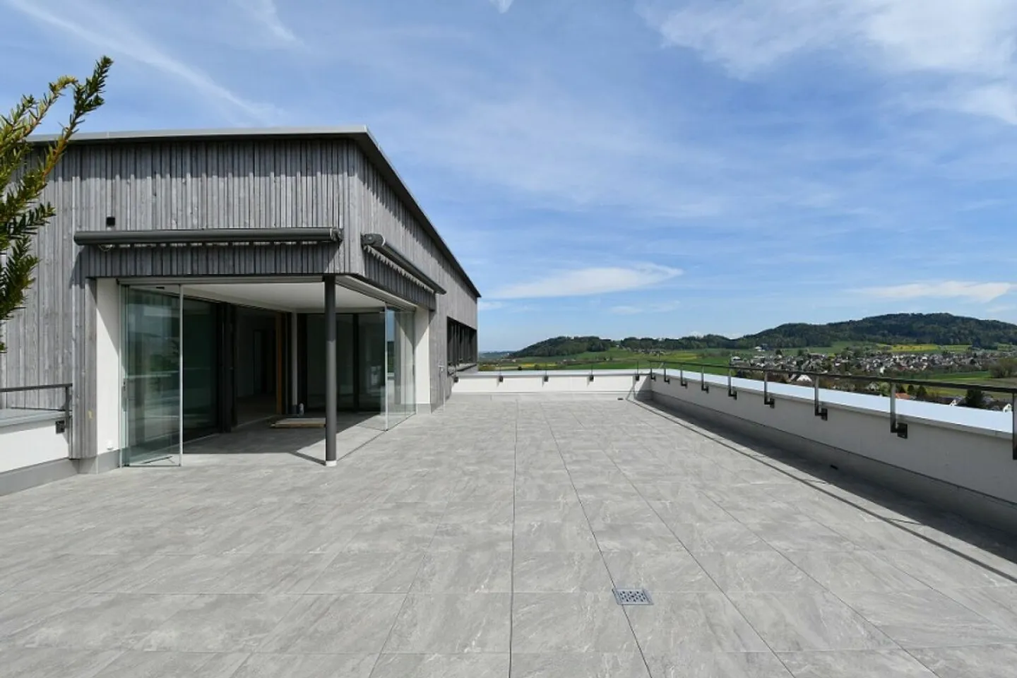 Exklusives Terrassenhaus mit Ausblick - Foto 1 von 12
