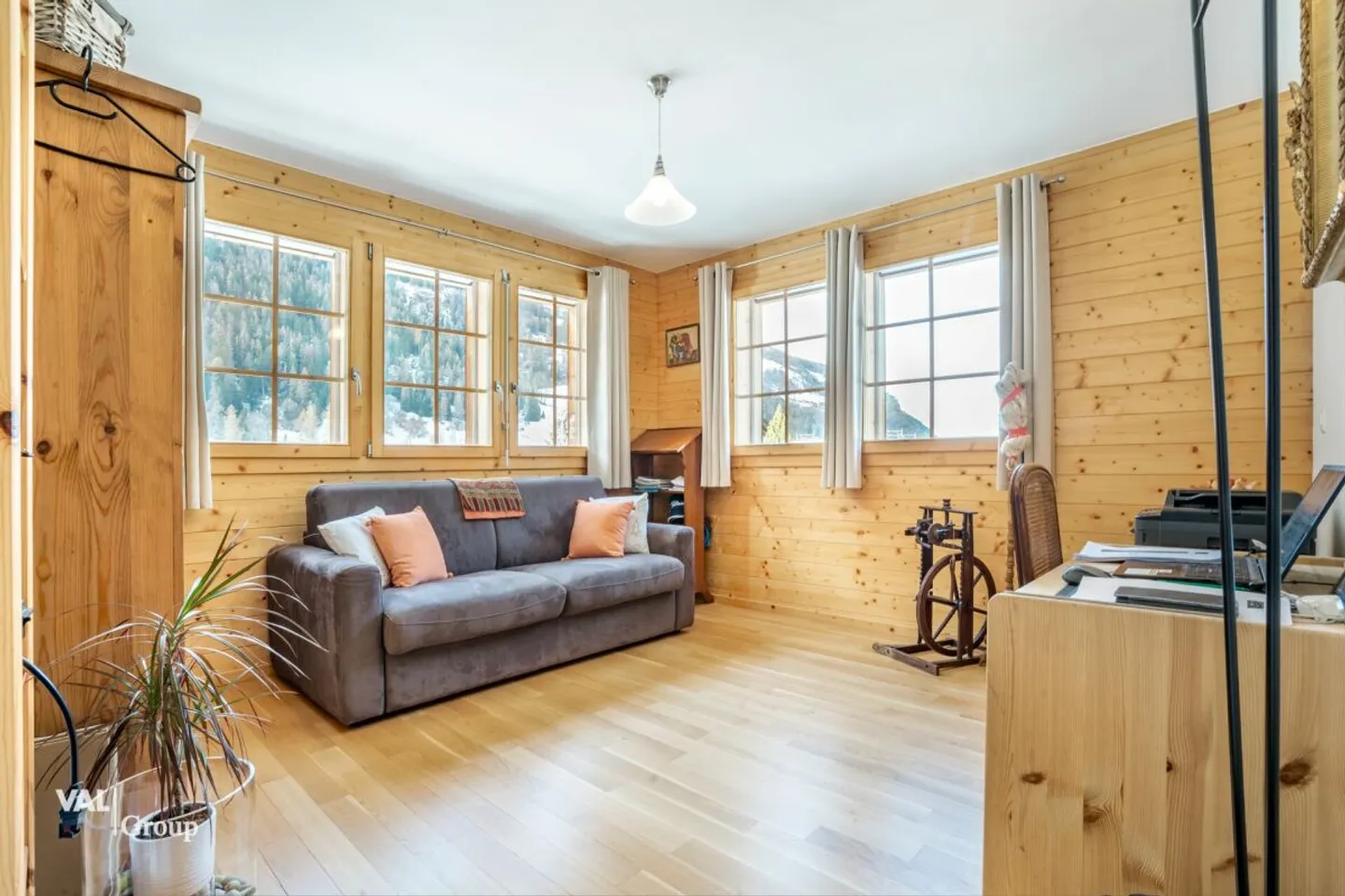 Magnificent apartment with spectacular view of the Dent Blanche - Photo 6 of 13