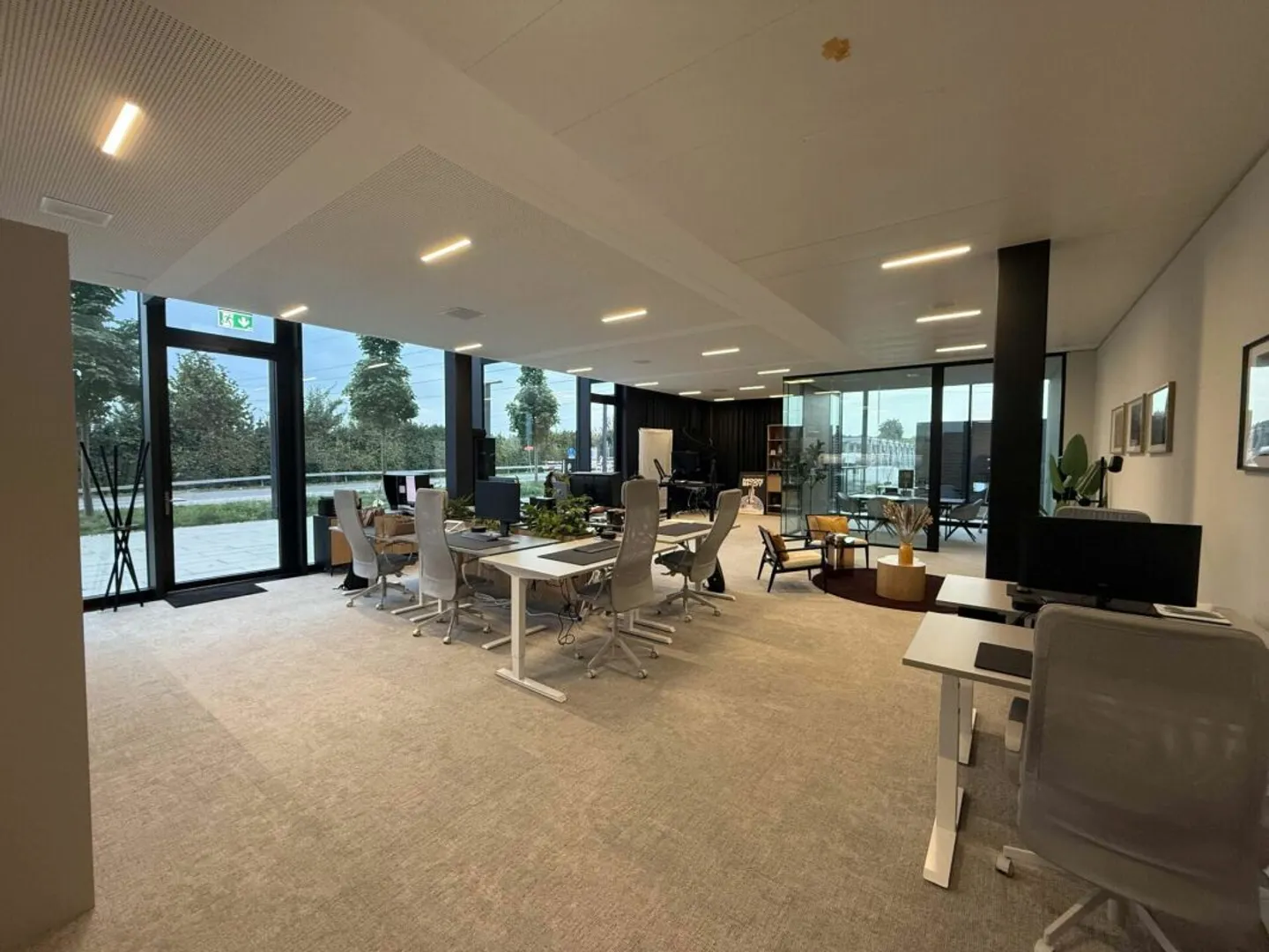116 m² Büro mit eigener Teeküche und zwei Tiefgaragenplätzen in Rotkreuz - Foto 3 von 13