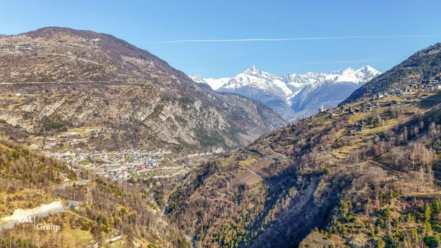 Comprehensively renovated apartment with spectacular views and historic flair - Photo 11 of 13