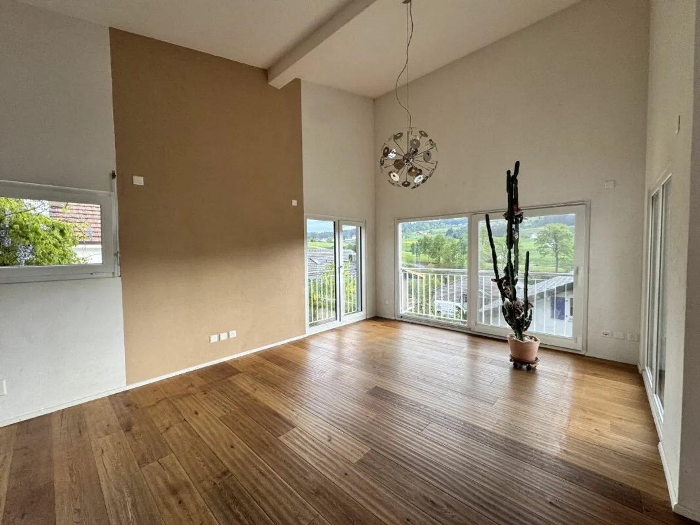 Exclusive living in sunny hillside location with a wide view - Photo 6 of 13