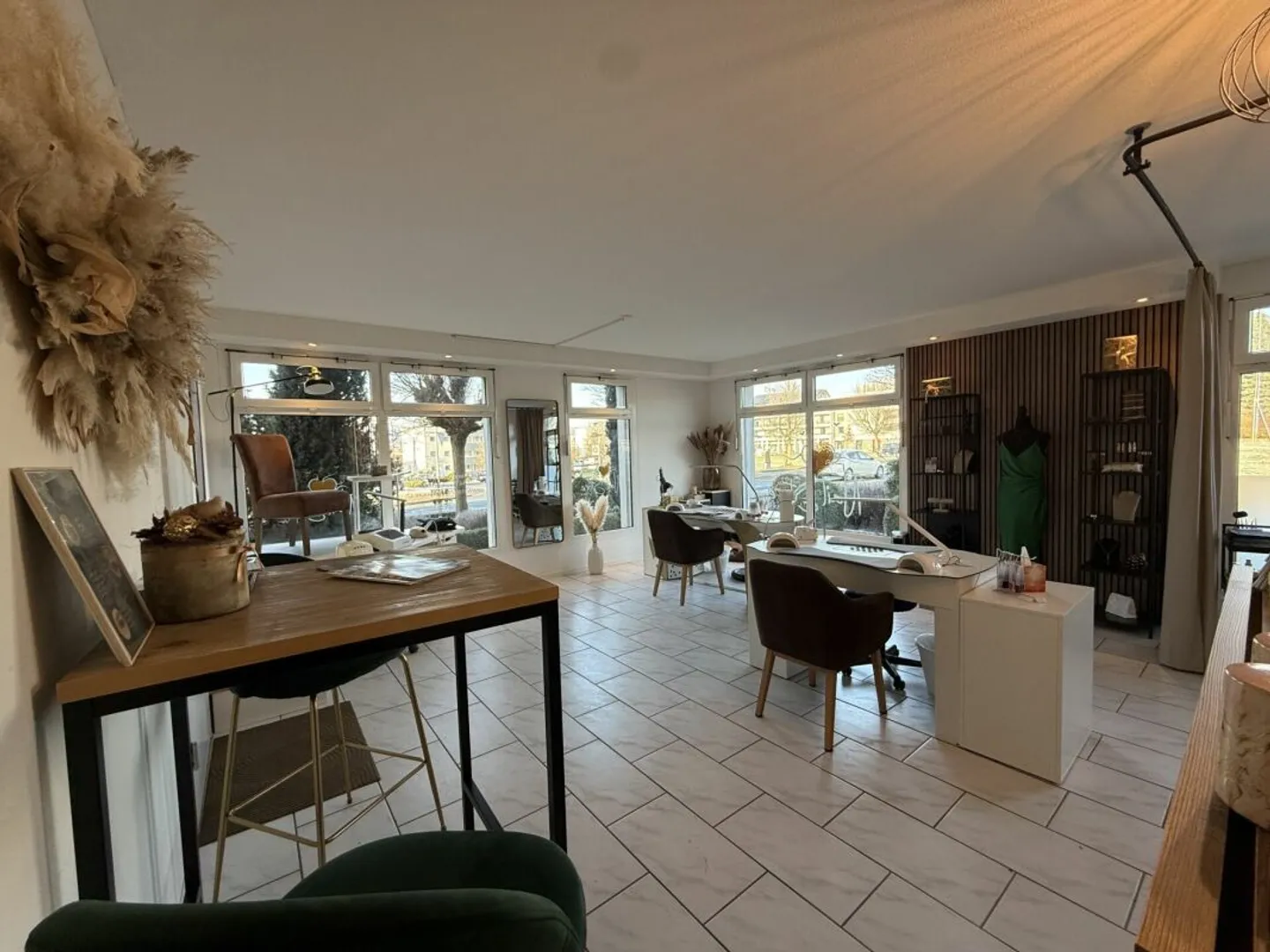 Commercial space for beauty studio, practice, massage/therapy, workshop or office - Photo 3 of 8