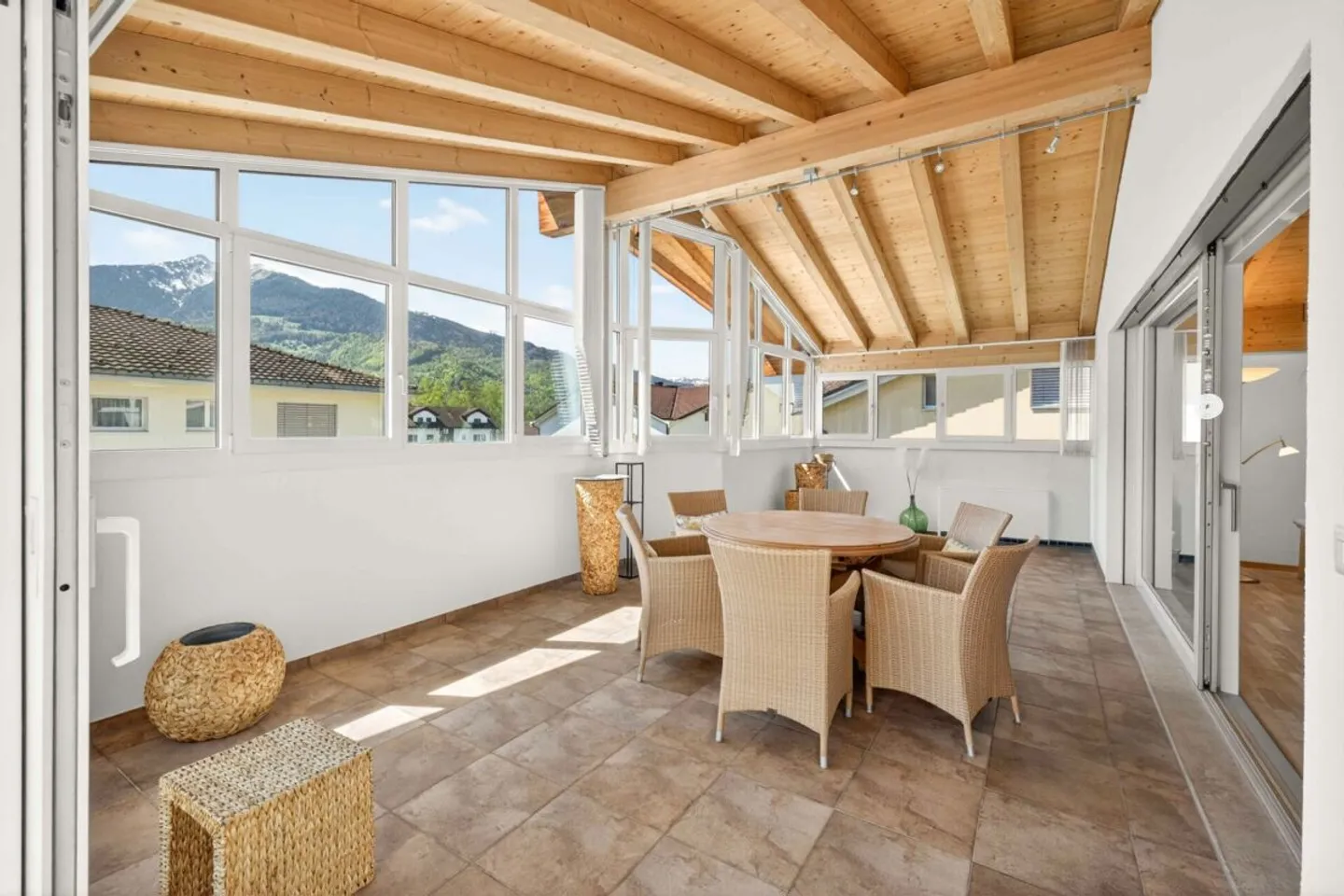 Penthouse unique de 4,5 pièces avec magnifique véranda à vendre - Photo 6 sur 13