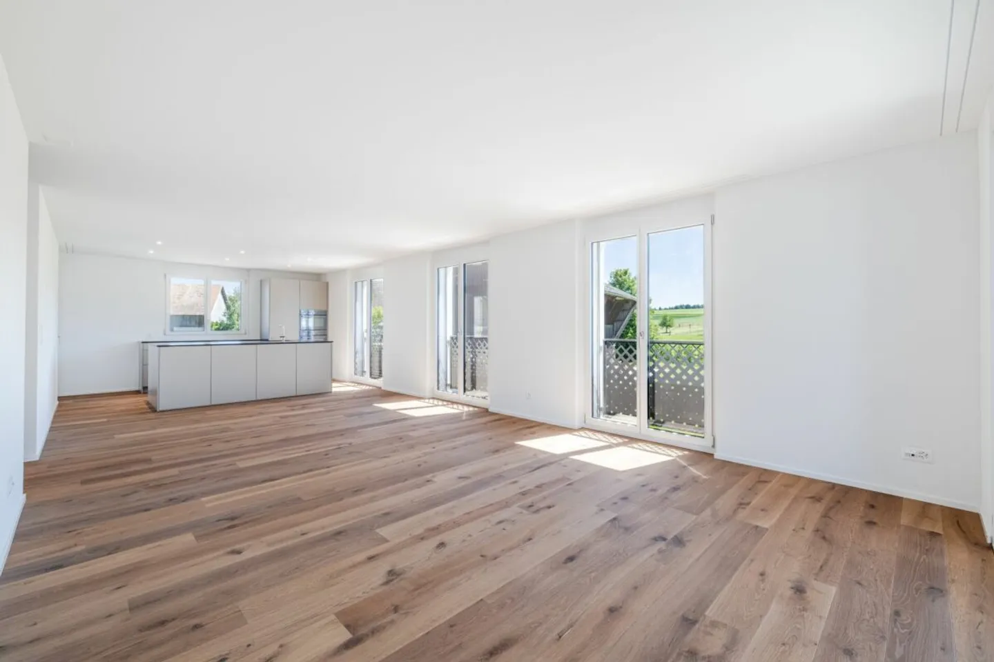 New apartment with 3.5 rooms and high-quality standard - Photo 3 of 9