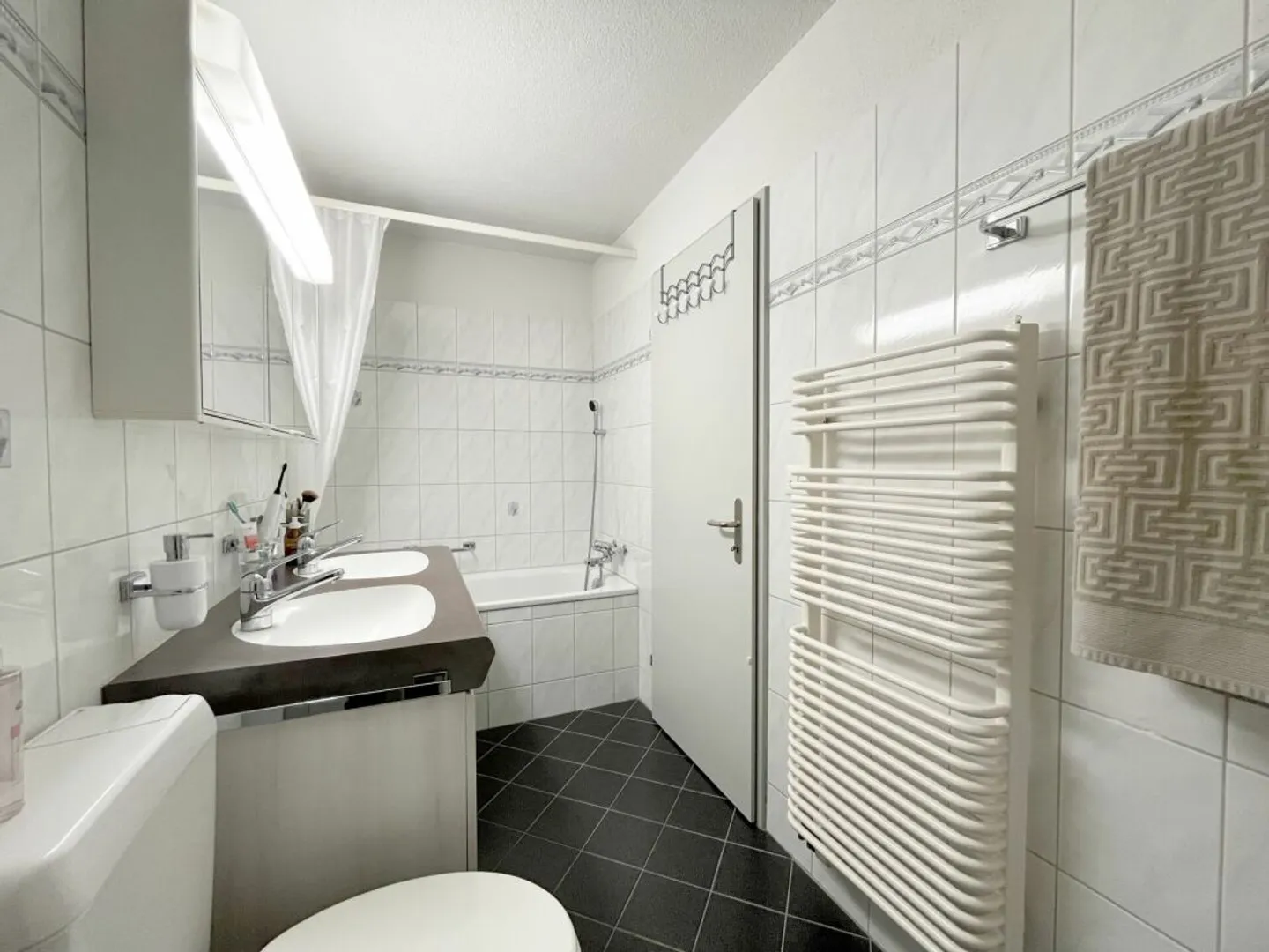 Spacious 4½-room apartment with winter garden and two underground parking spaces - Photo 8 of 12