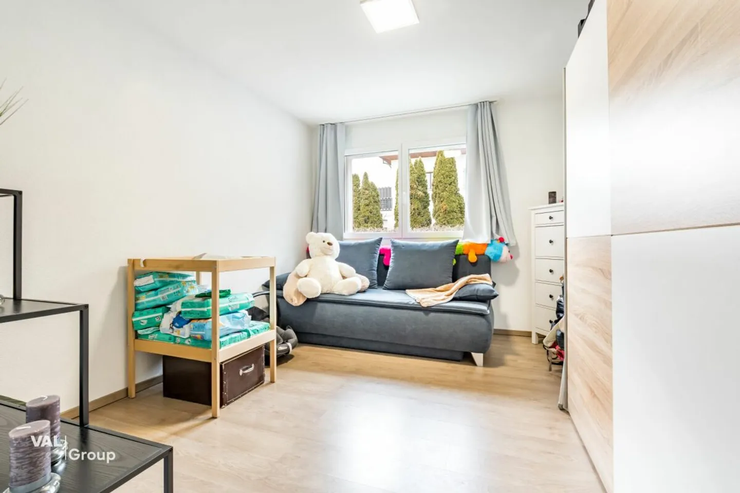 Spacieux et élégant rez de jardin de 4.5 pièces avec 120 m2 d'extérieurs - Foto 8 von 13