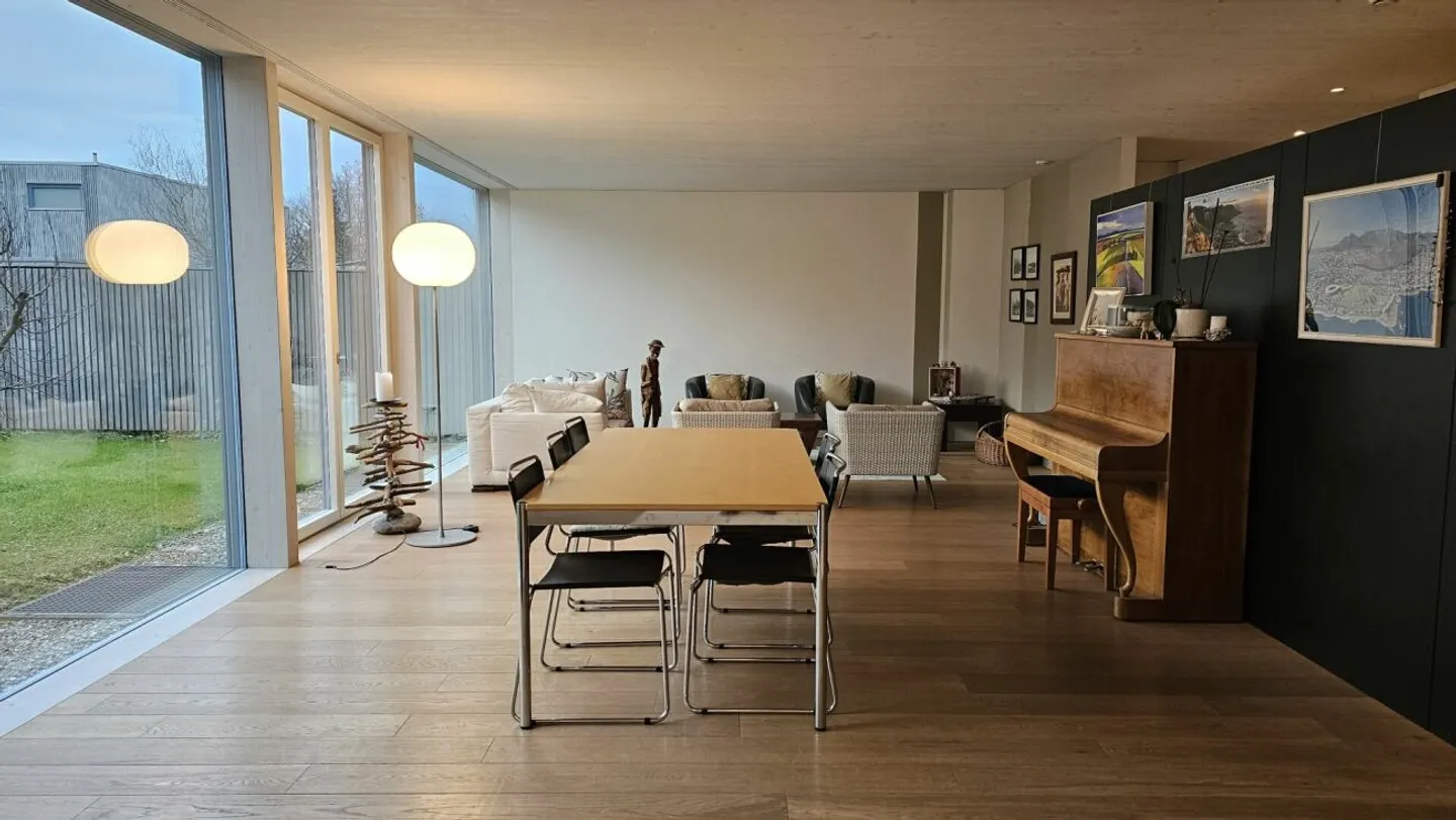 Familial et dans un endroit calme à côté d'Aarau Grande maison individuelle (double) dans le calme d'Aarauerfeld à Suhr - Photo 3 sur 13