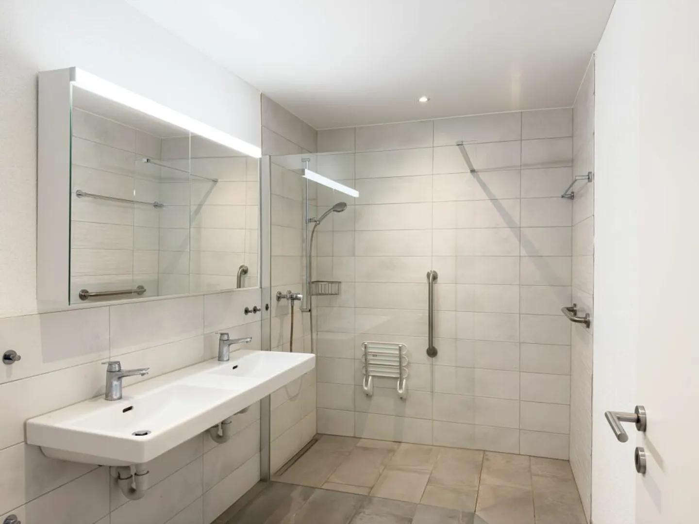 Moderne Dachwohnung mit grosser Terrasse - Foto 8 von 13