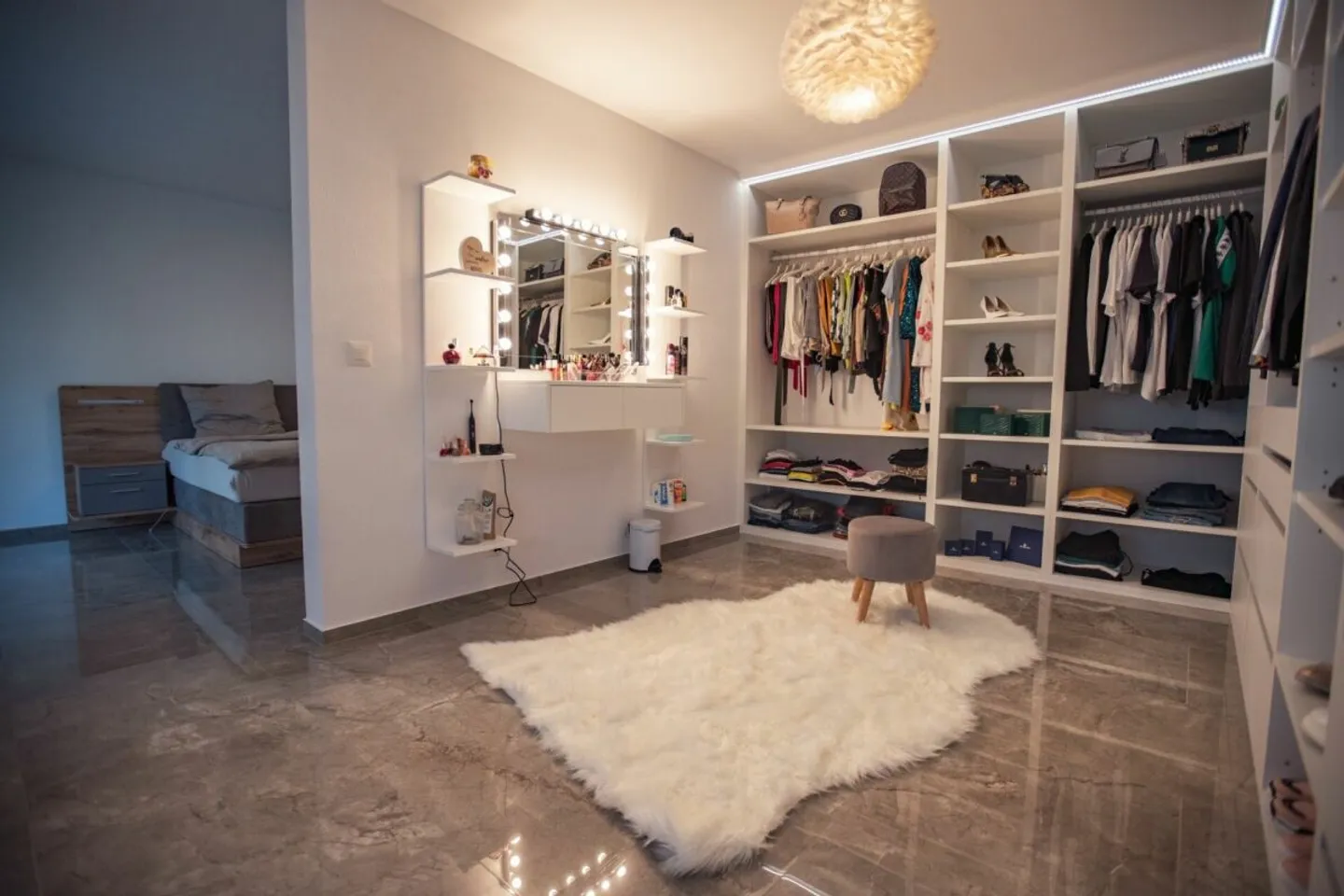 5.5 Room Apartment - Luxurious Gem - Photo 9 of 10