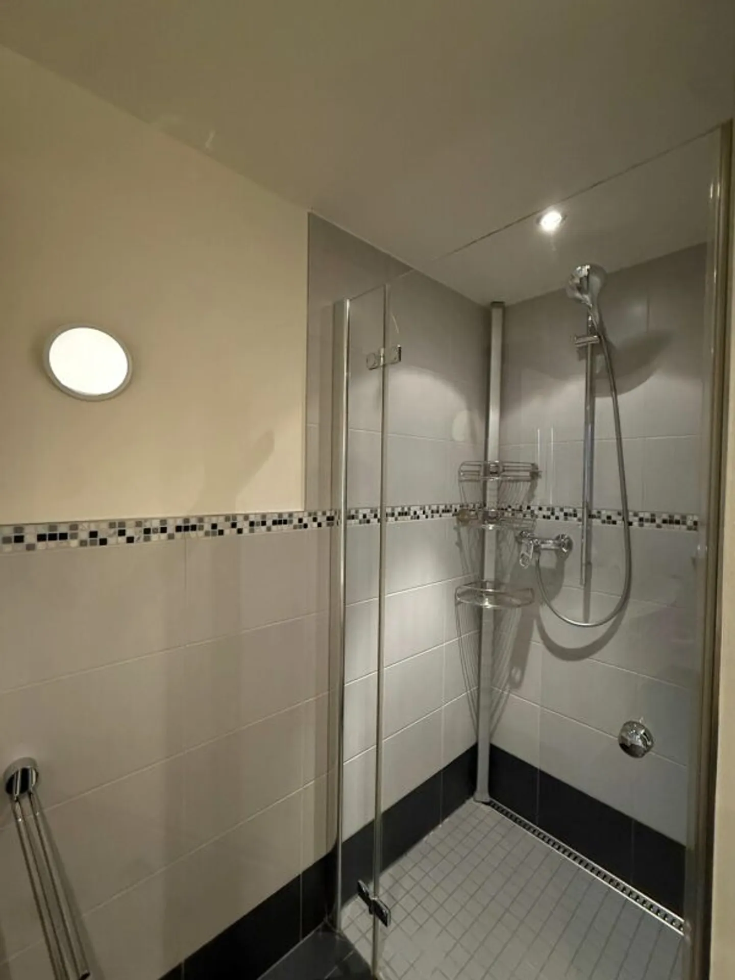 Modern Living near the Lakeshore - Photo 11 of 13