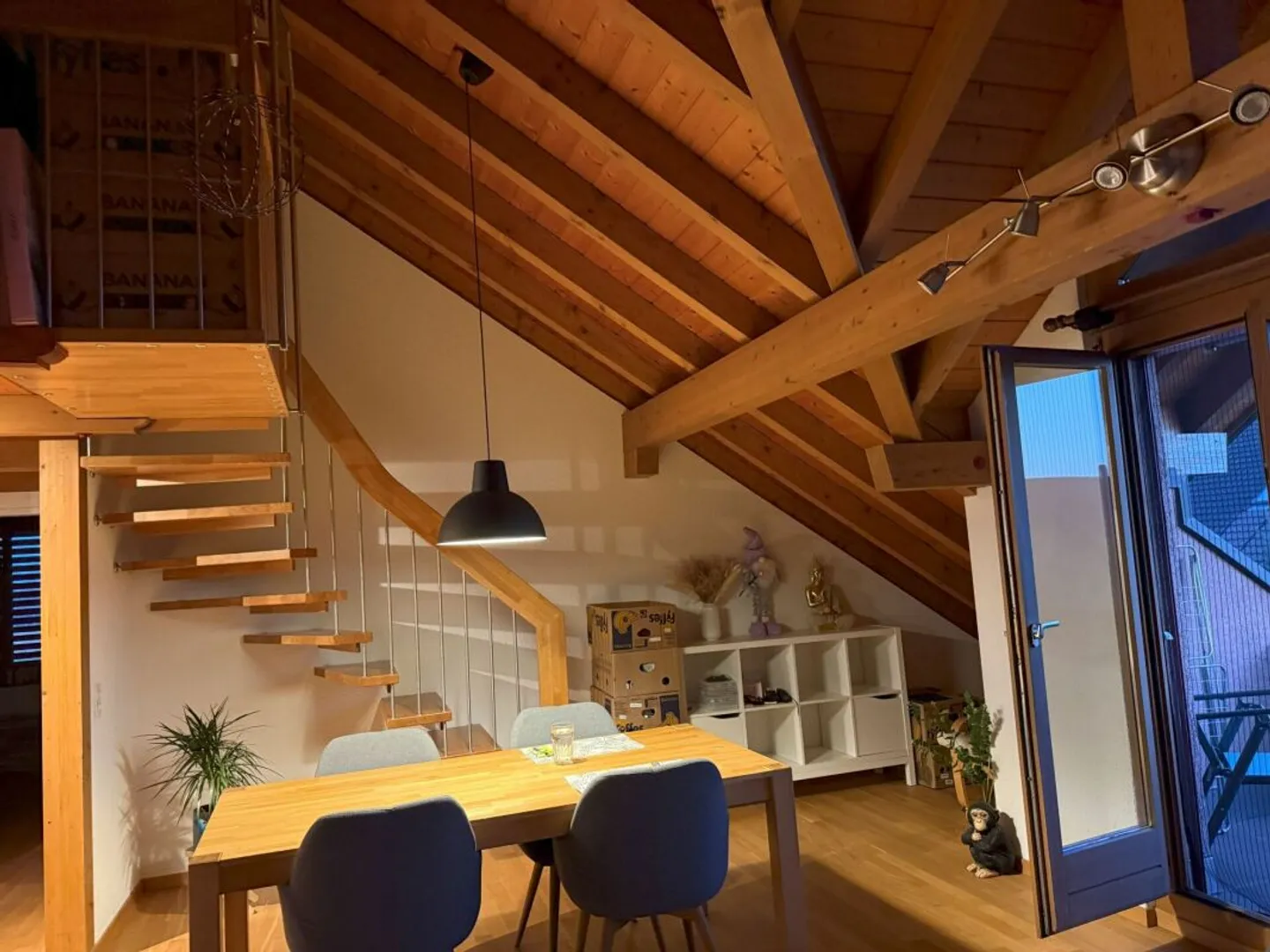 Attikawohnung mit grosszügigem und gemütlichem Innenausbau - Photo 4 of 13