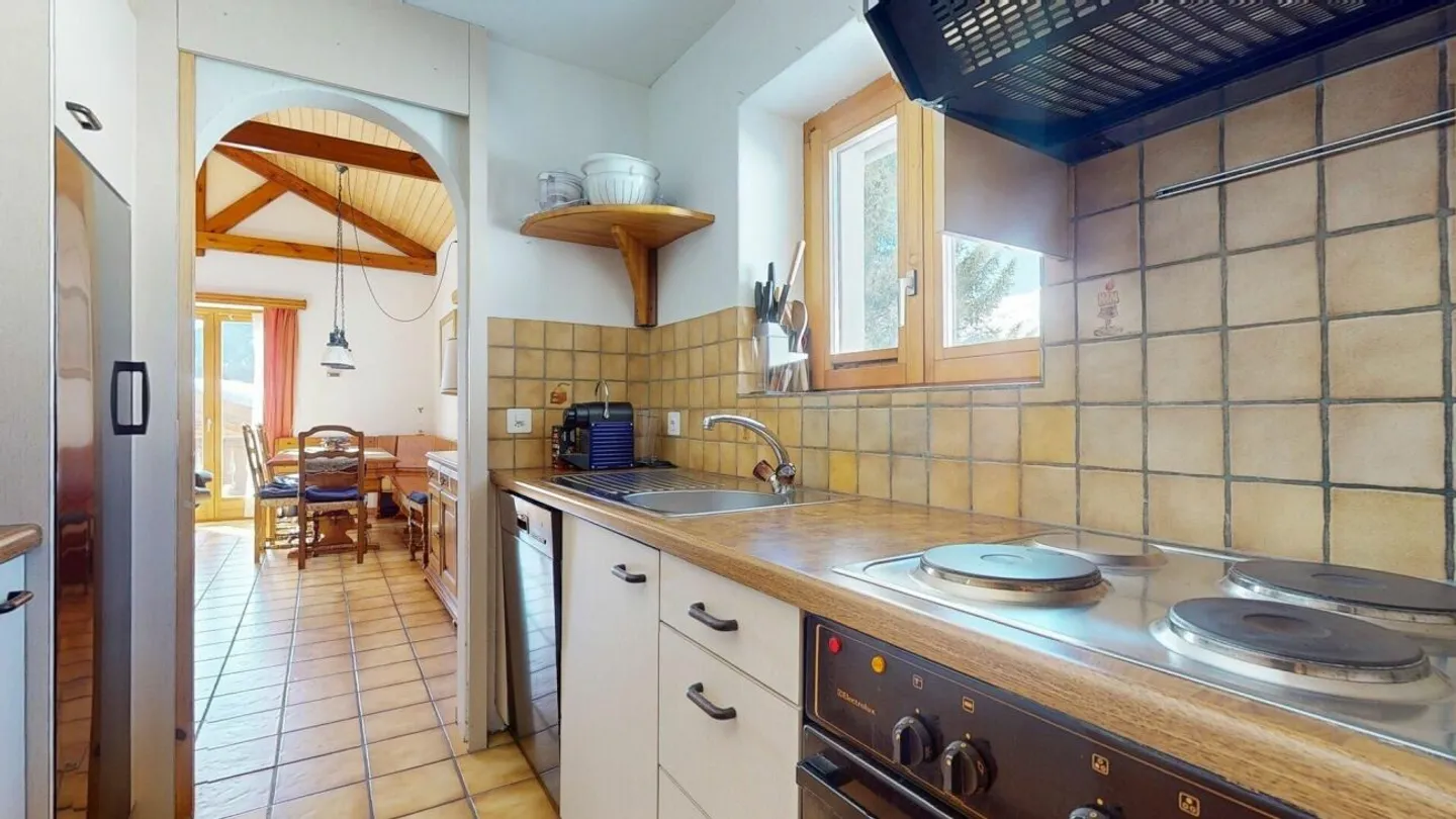 Half of a House in a Privileged Location - Photo 4 of 12