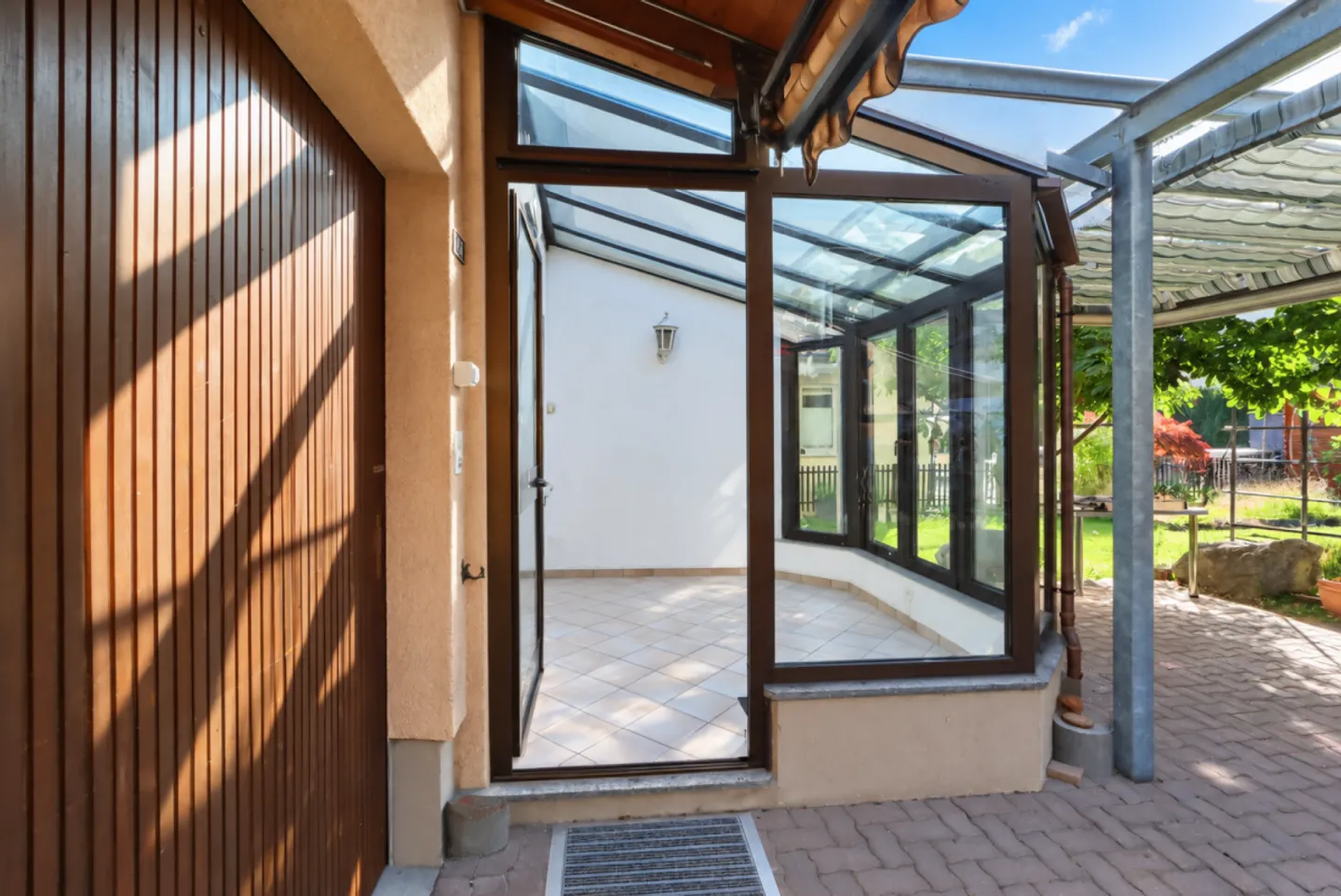 Doppeleinfamilienhaus an familienfreundlicher, ruhiger und zentraler Lage in Netstal - Photo 5 of 13