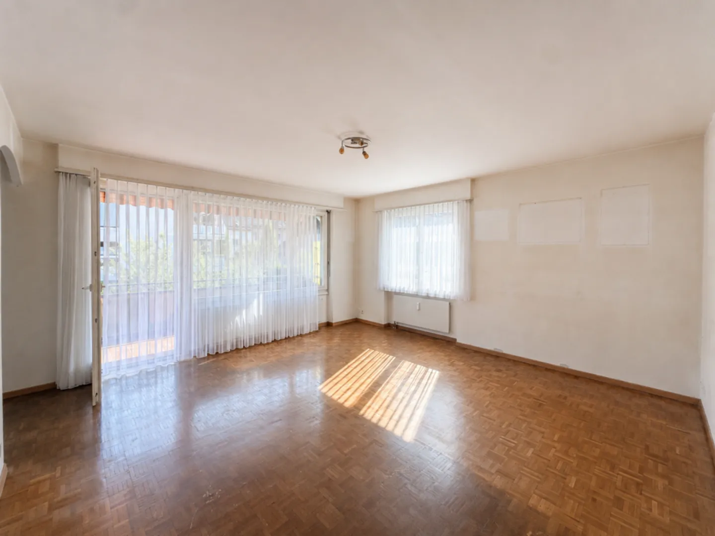 Space for Your Ideas: Bright 3.5-Room Corner Apartment in Oberdorf BL - Photo 3 of 13