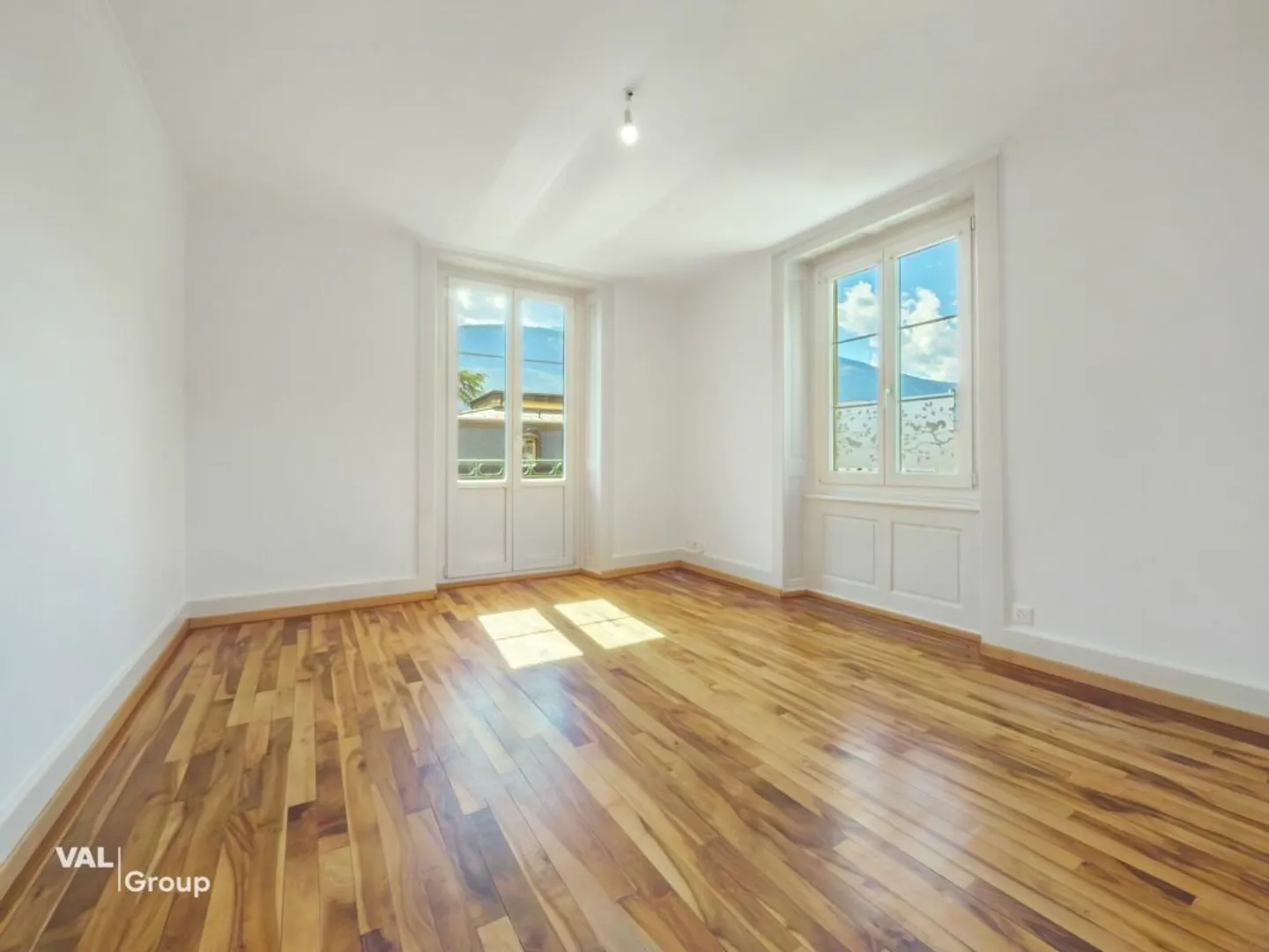 Charm and space just steps from the center of Sierre - Photo 3 of 12