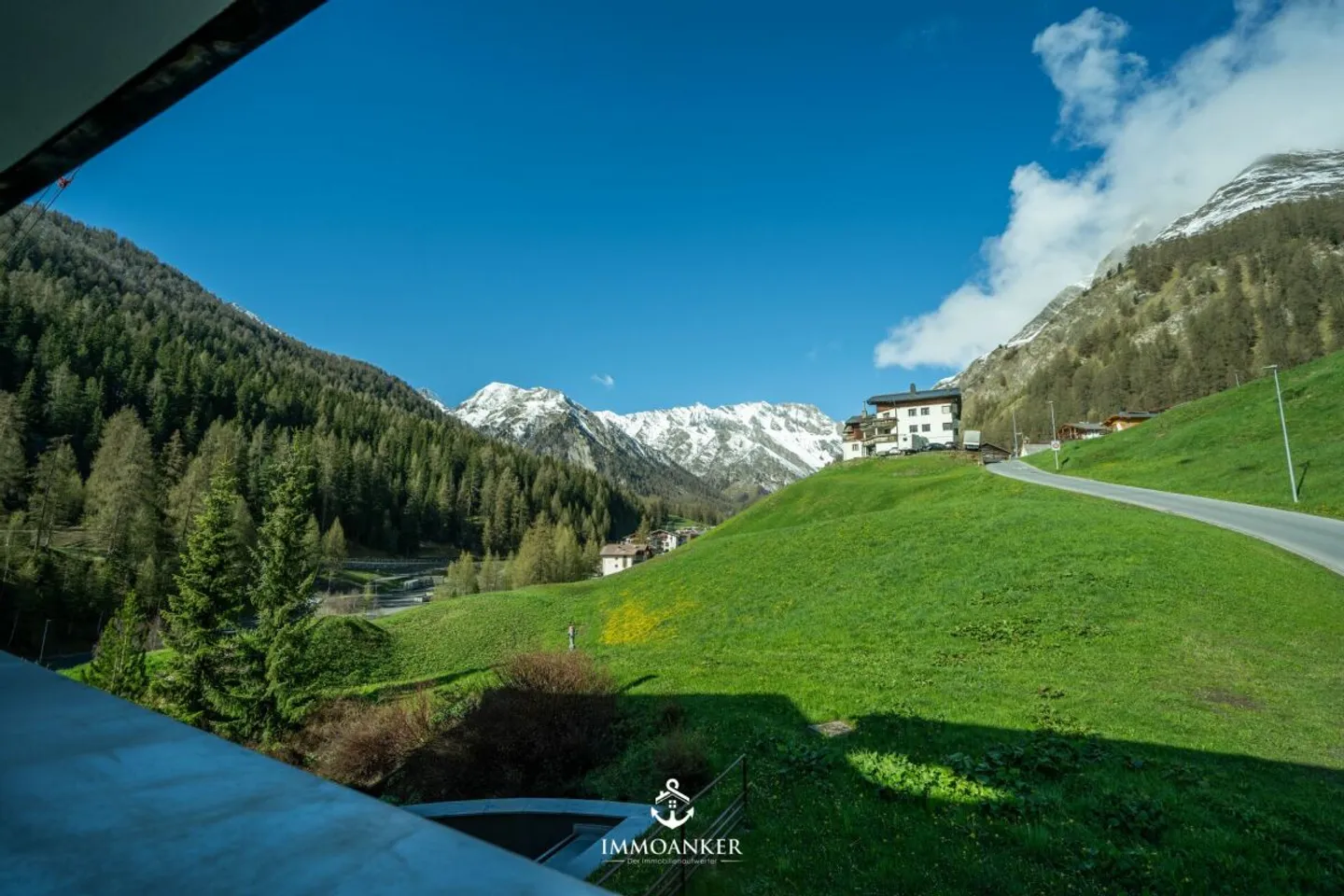 Alpine Living Quality Meets Stylish Tranquility - Photo 8 of 10