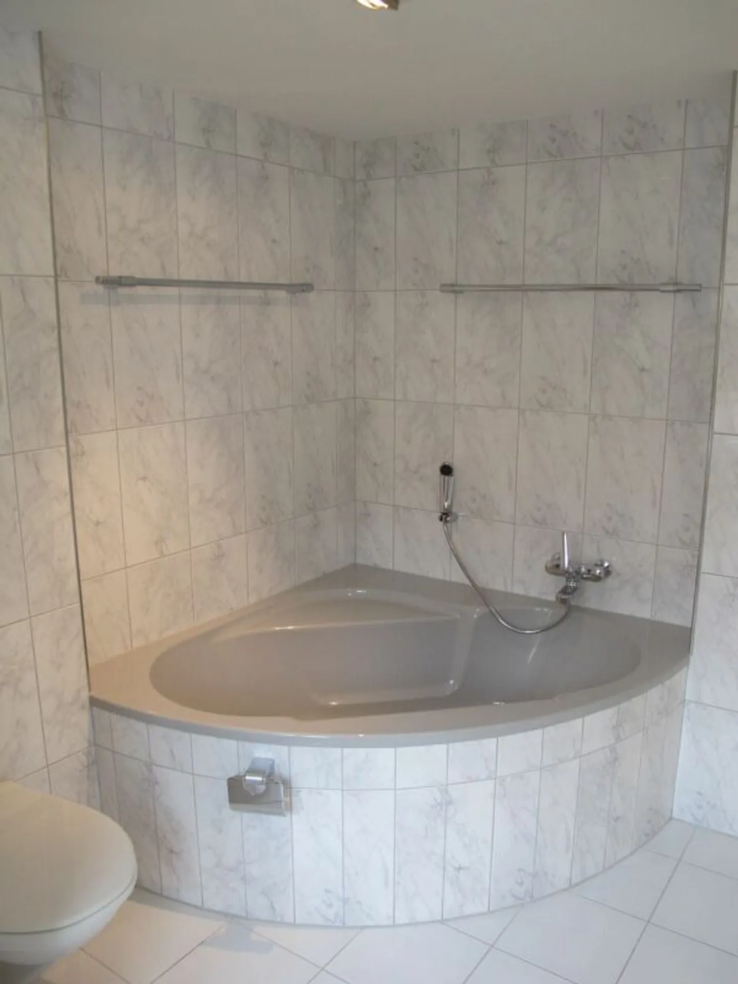 Vivere con vista, soleggiato e tranquillo con un ampio balcone - Foto 12 di 13