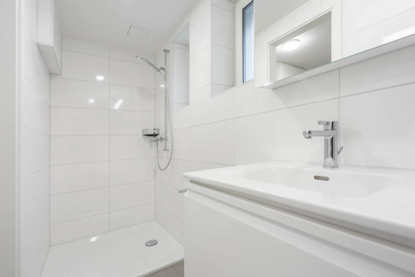 Charming, renovated 2.5-room apartment in Binningen - Photo 8 of 12