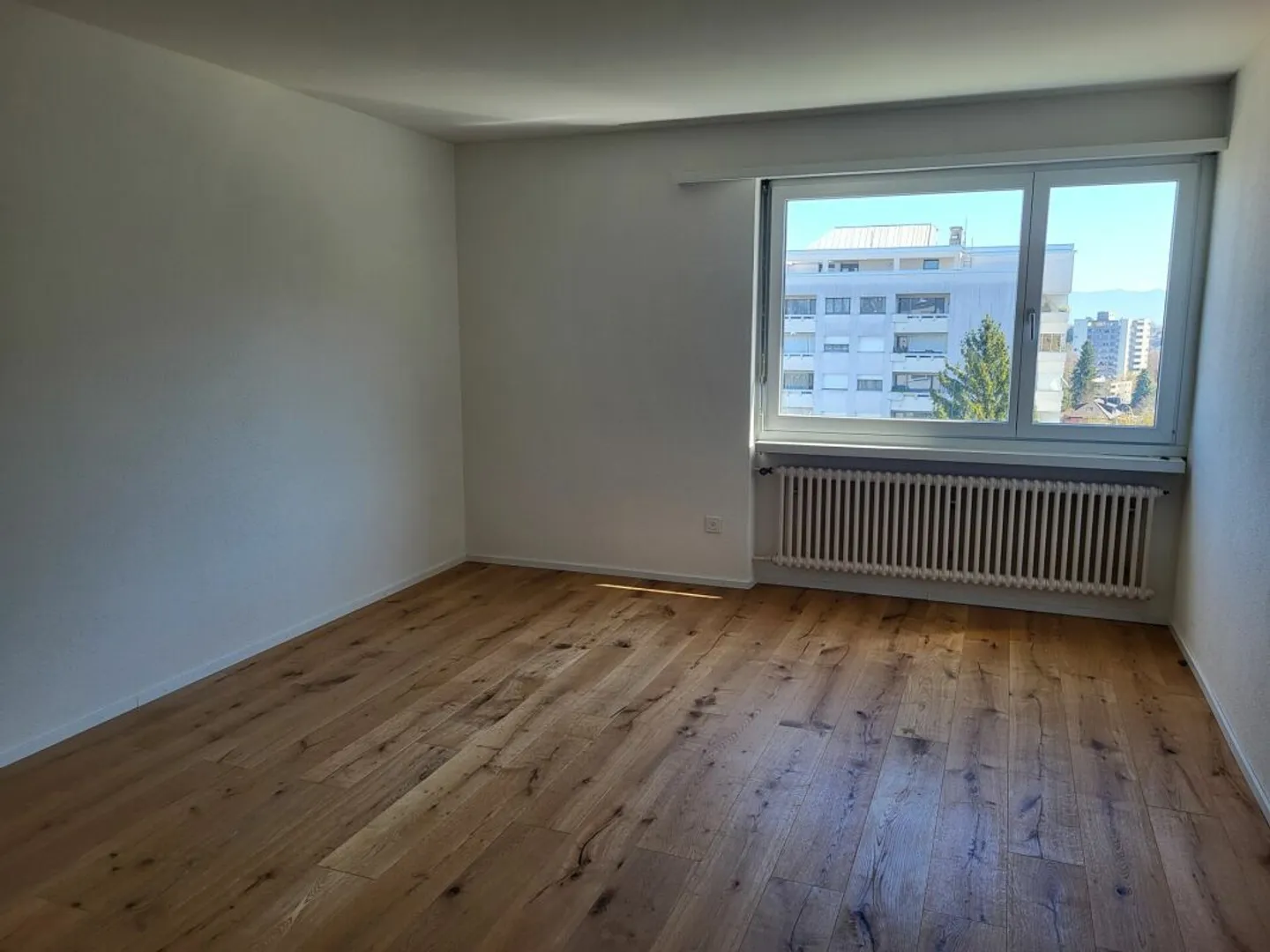 Appartamento all'ultimo piano con terrazza sul tetto e vista sul lago - Foto 10 di 12