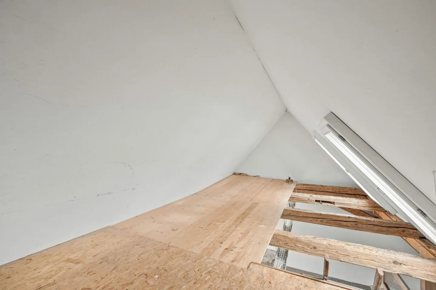 Travailler dans une architecture spéciale - au cœur du vieux village de Lausen - Photo 9 sur 13