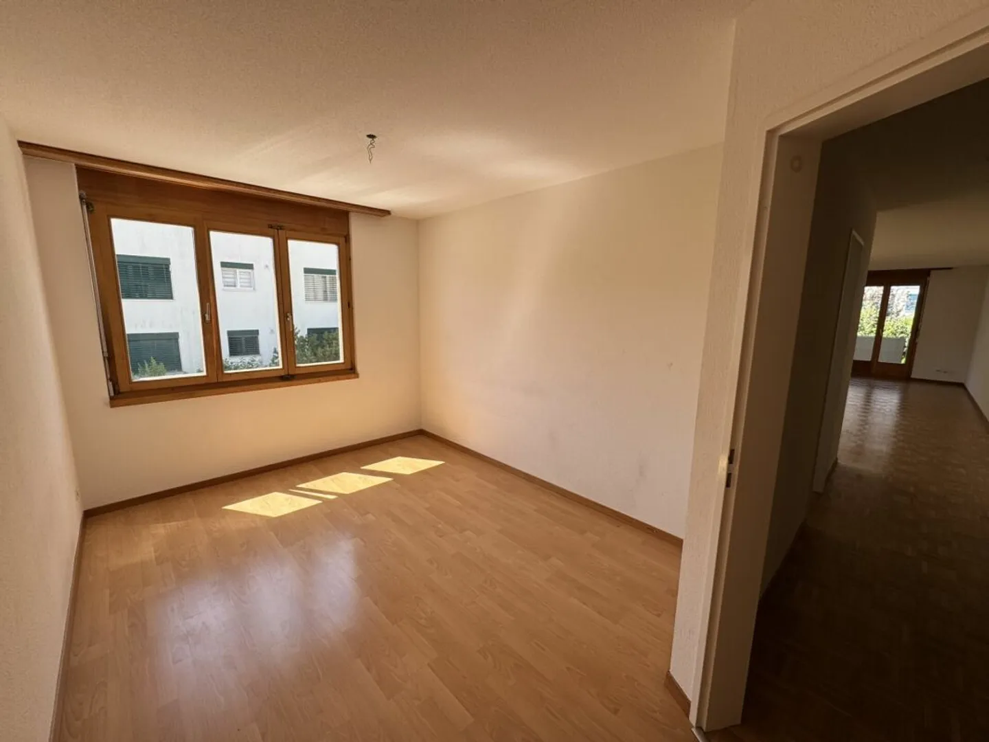 Living with Charm - 4.5-Room Apartment with Fireplace - Photo 5 of 9