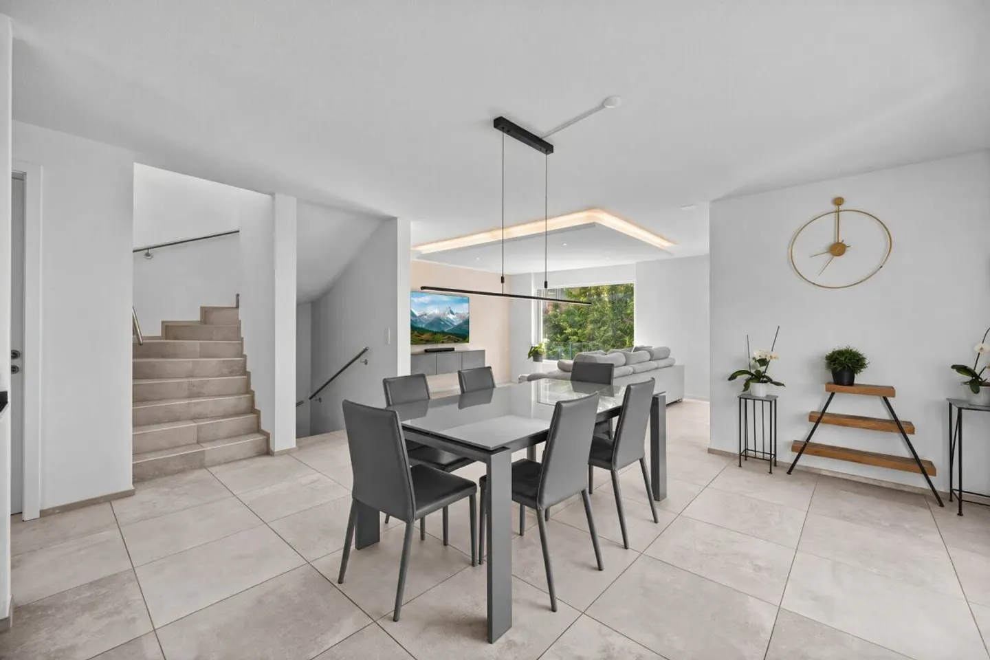 Contemporary Villa in Courtaman - Photo 4 of 13