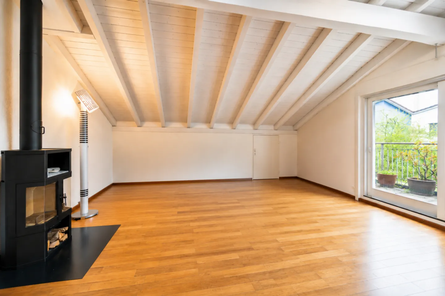 Casa a schiera architettonica con spazio, luce e privacy a Gockhausen - Foto 8 di 13