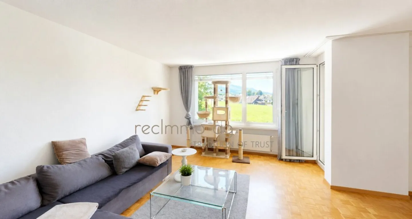 Well-maintained 3.5-room apartment with glazed balcony and panoramic view - Photo 1 of 9