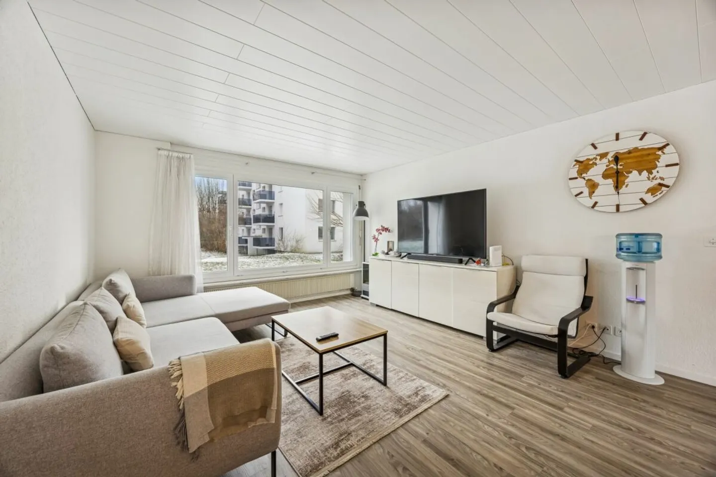 4-room apartment in a family-friendly neighborhood - Photo 2 of 13