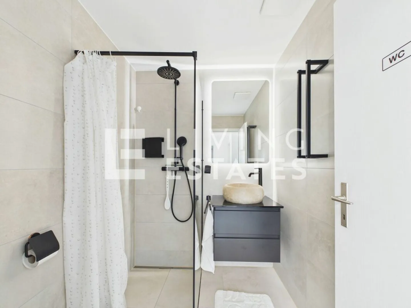 AMBIENTE ABITATIVO MODERNO E CONFORTEVOLE - Foto 11 di 13