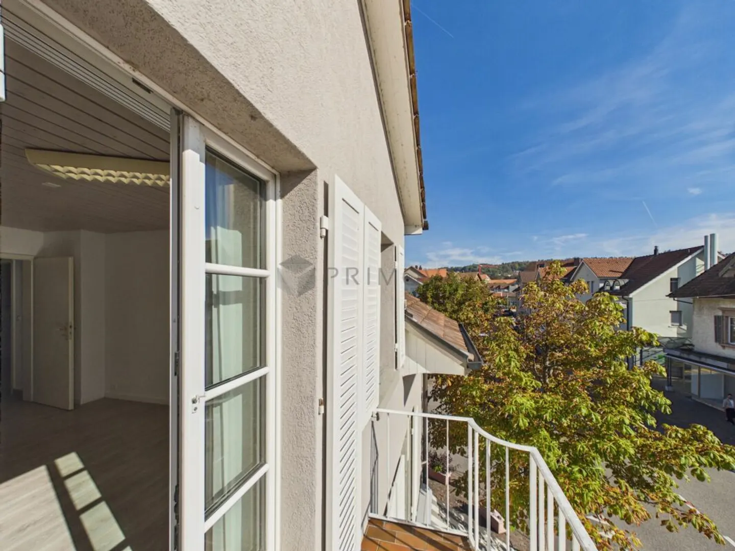 Central living - the Aare just a few steps away - Photo 1 of 9