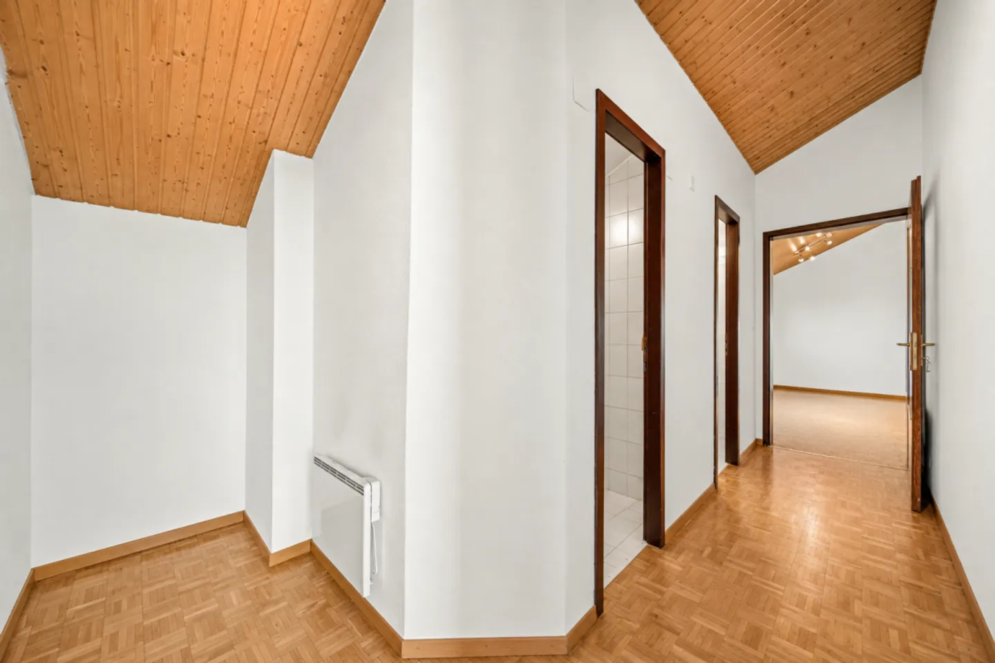 Appartement de 3,5 pièces avec une magnifique vue sur le lac et les montagnes ! - Foto 7 di 10