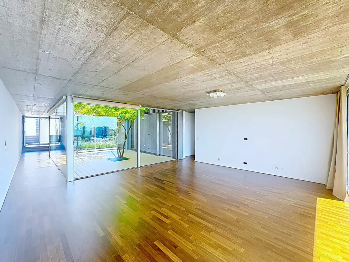 Appartement d'exception avec vue sur le lac - Photo 2 sur 9