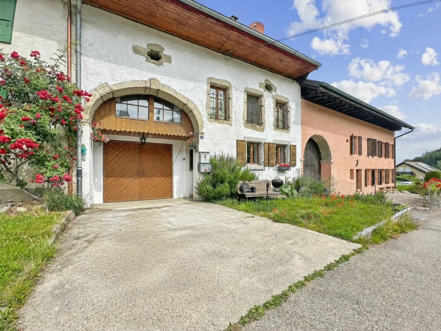 Maison villageoise avec 2 appartements - Photo 2 sur 13