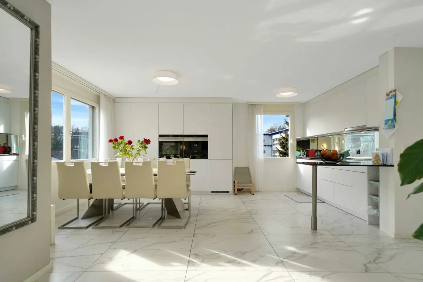 Renovated 4.5-room apartment in a central location in Flamatt - Photo 2 of 13