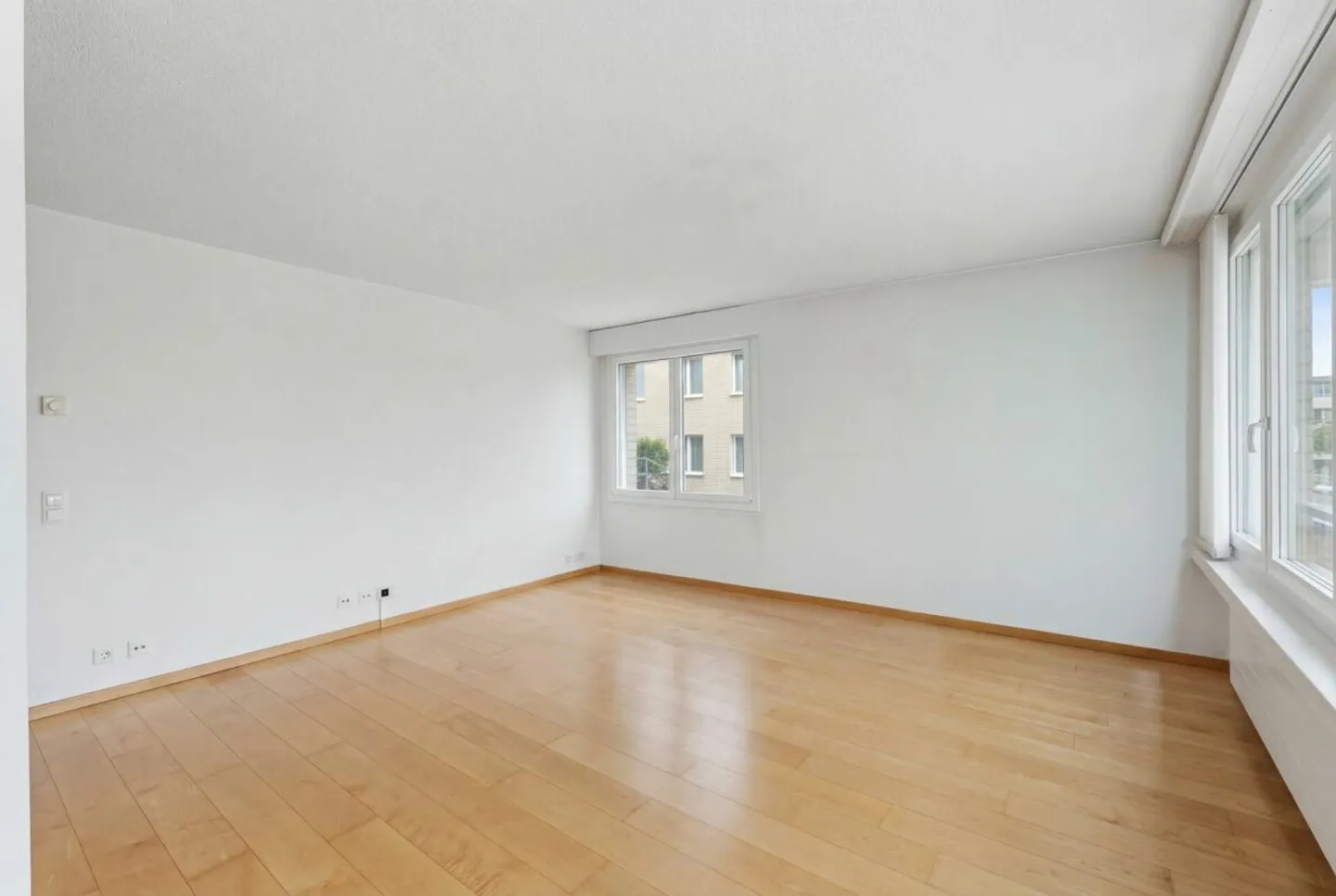 Appartamento 3.5 locali appena ristrutturato con bella terrazza e vista mozzafiato a Kriens - Foto 3 di 12