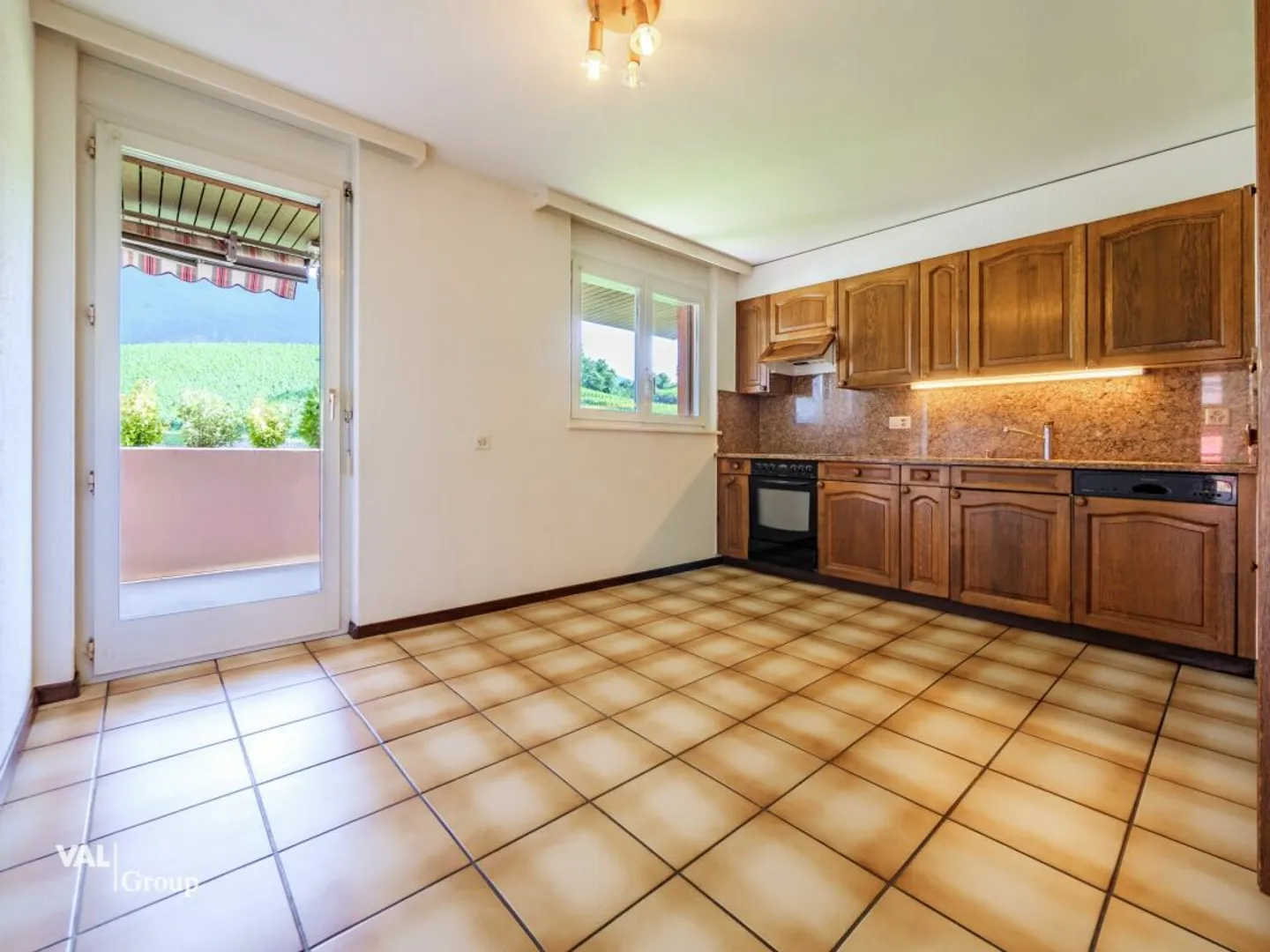 Sunny 4½-room apartment with mountain panorama in Salgesch - Photo 3 of 13