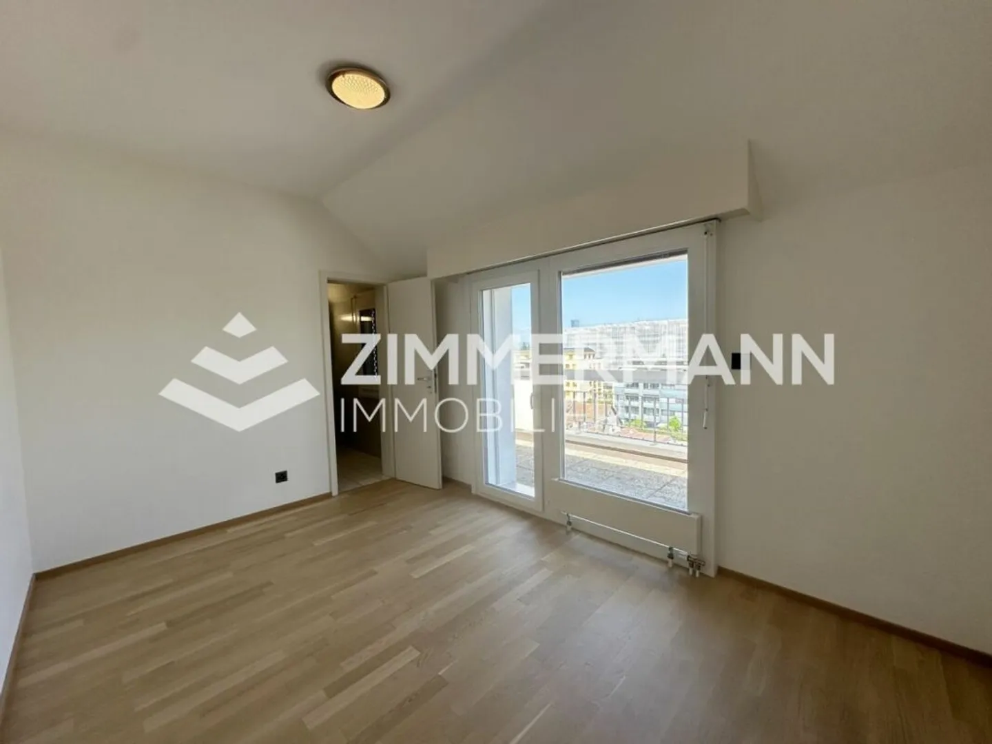 5 pièces en attique avec deux terrasses - Photo 4 sur 12