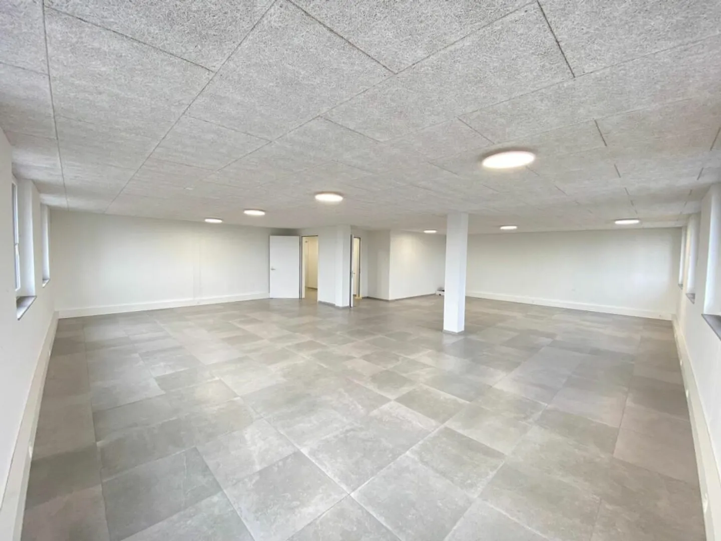 Attractive office space with archive - modern and flooded with light - Photo 1 of 9