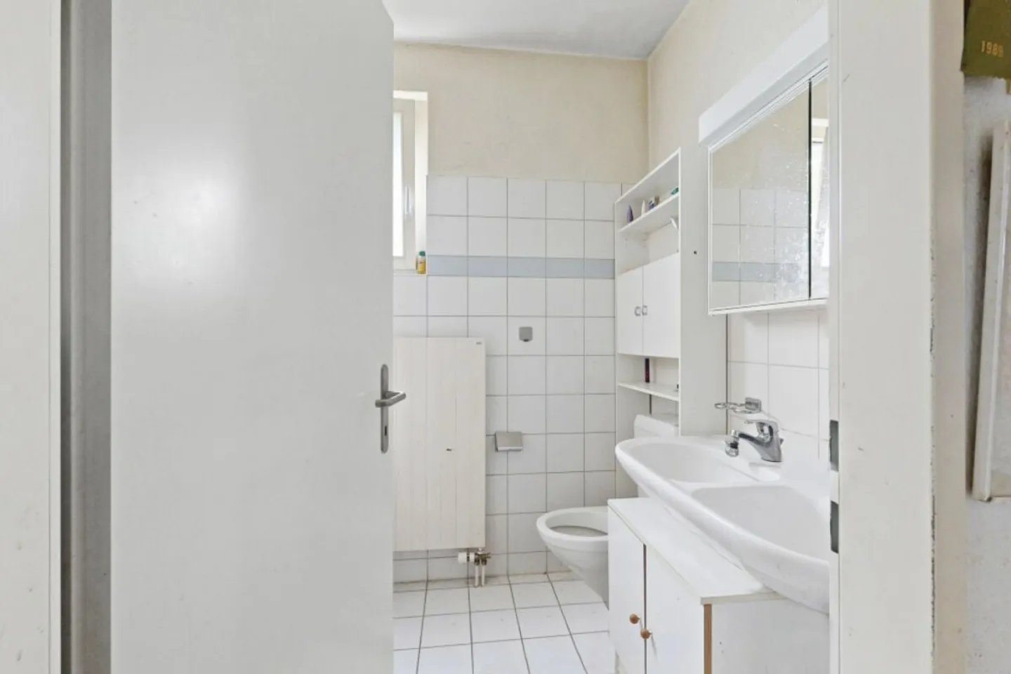 Affordable condominium with terrace and outdoor parking space - Photo 9 of 13