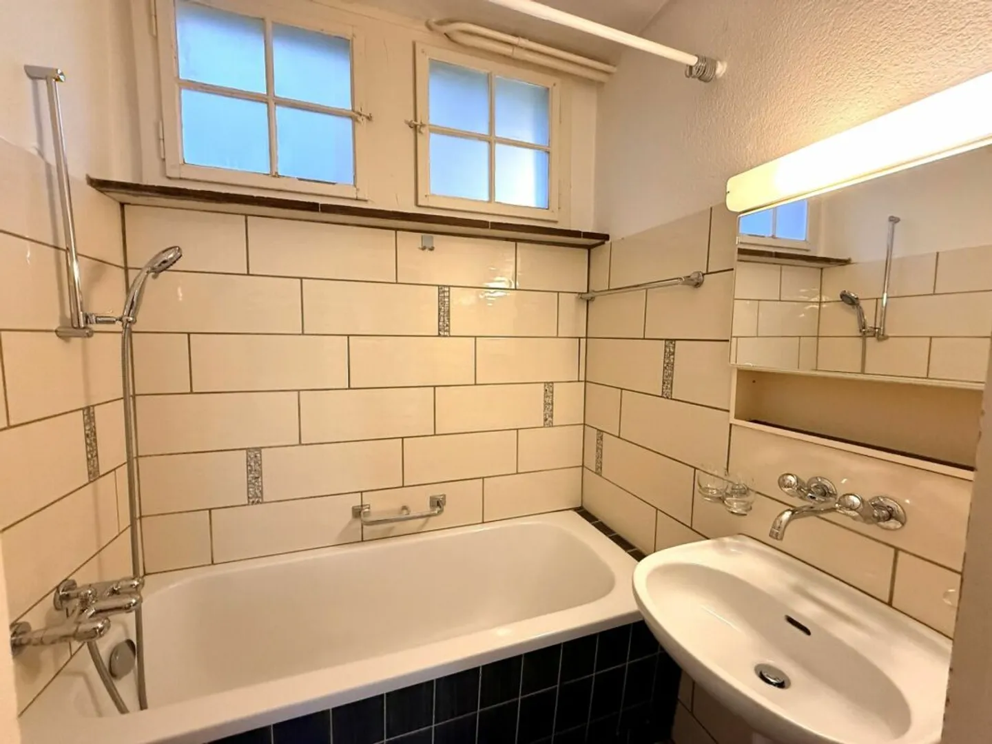 Multi-family house with 4 residential units in a central location in Bellach - Photo 8 of 13
