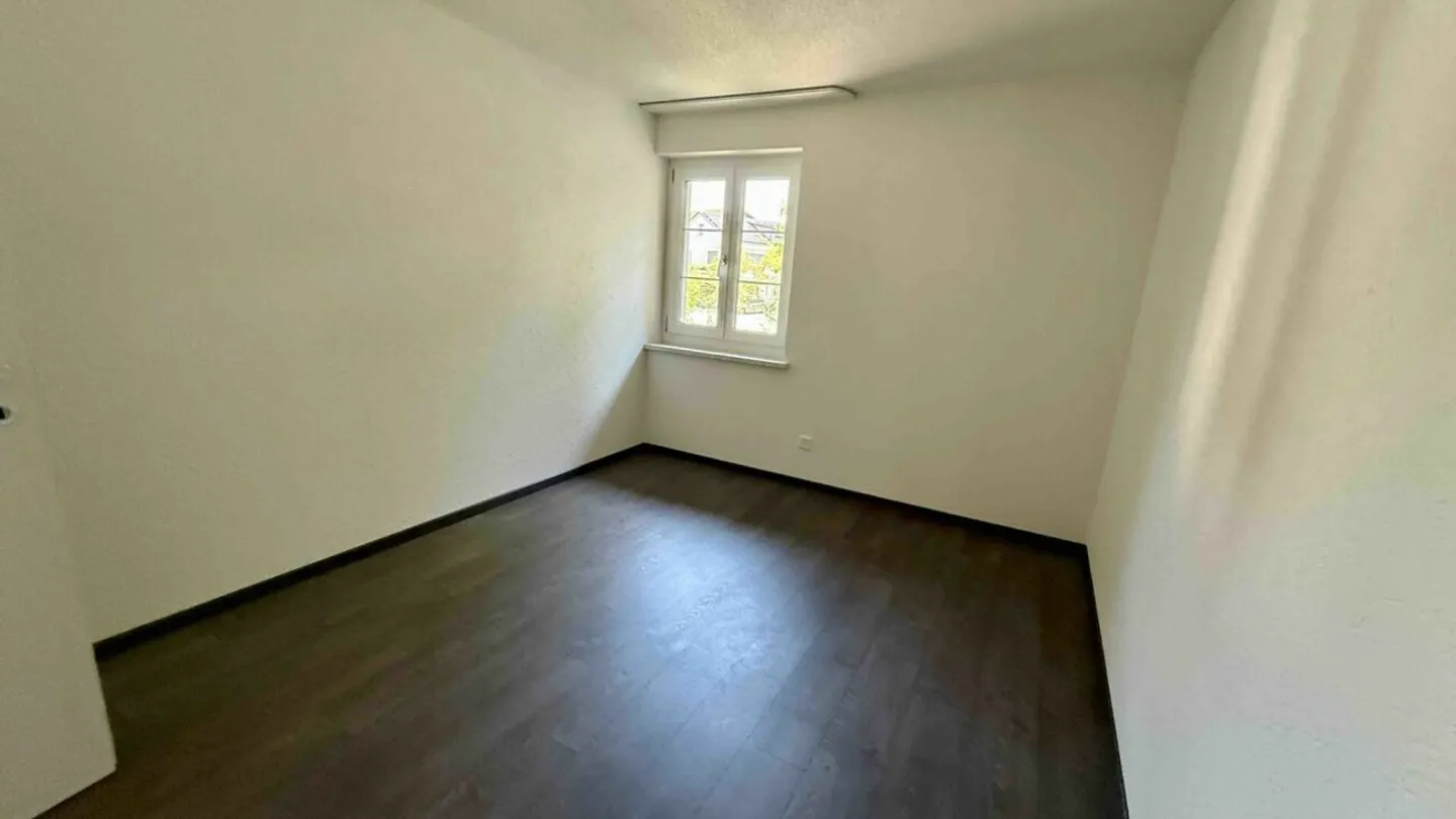 Appartamento moderno di 5,5 stanze in una posizione tranquilla - Foto 8 di 13